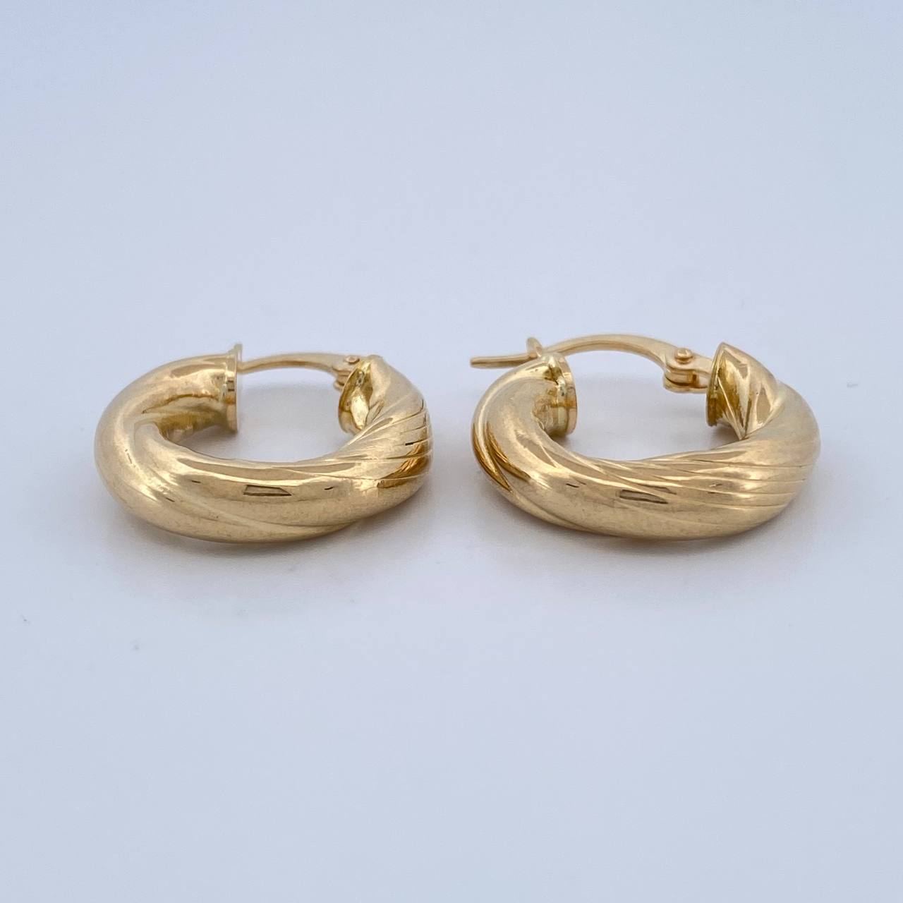 Candongas Bouclé 2.65gr / 3/4 in / Oro Amarillo 18K $