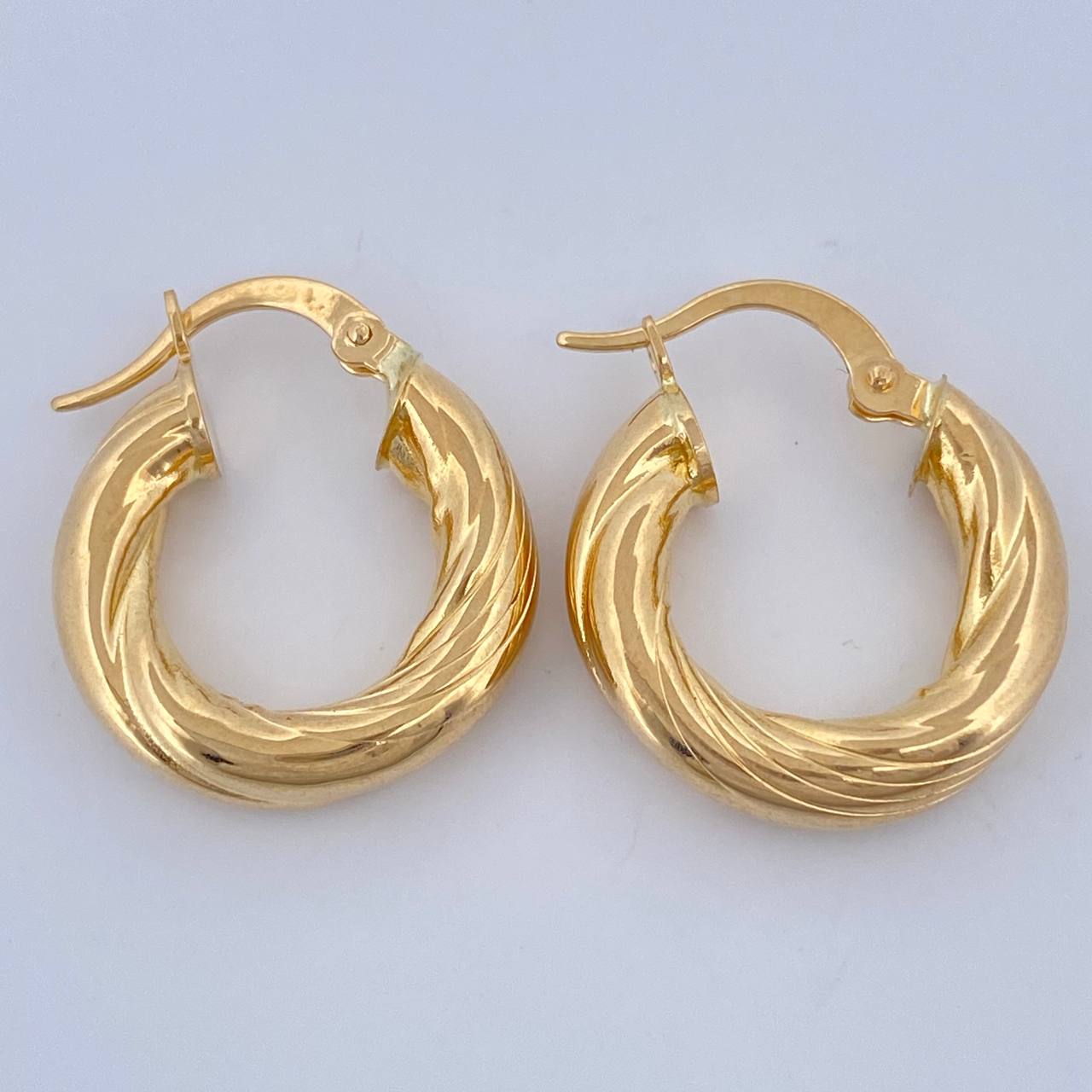 Candongas Bouclé 2.65gr / 3/4 in / Oro Amarillo 18K $