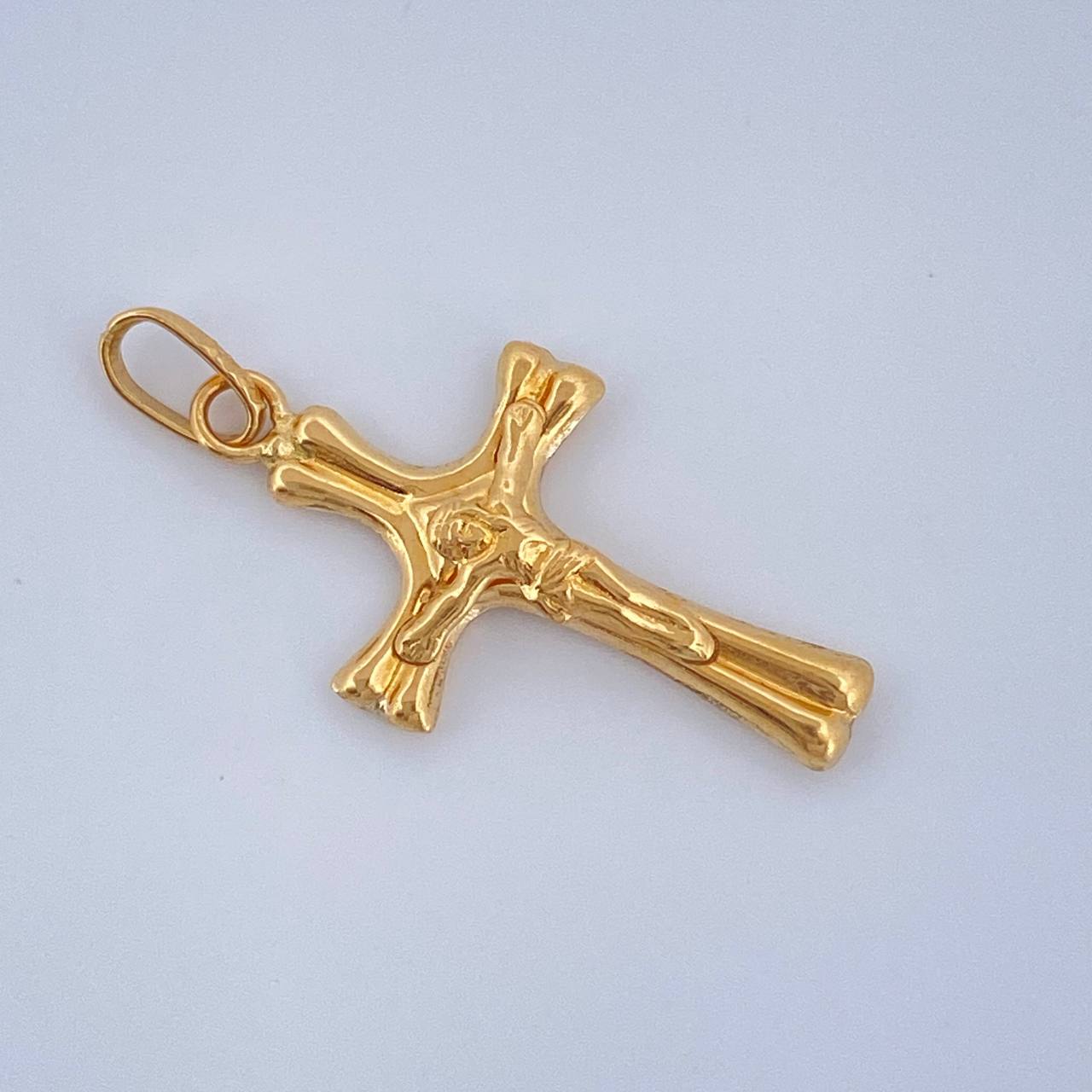 Dije Cruz Cristo 0.5gr / 1 in / Oro Amarillo 18K $
