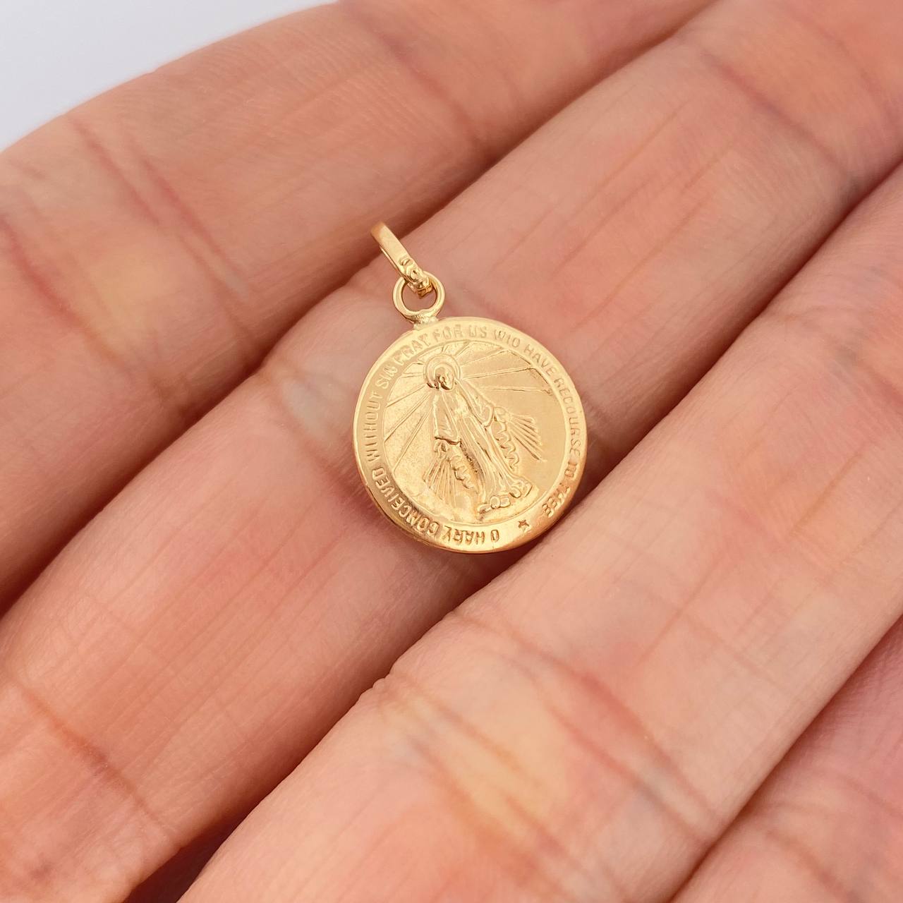 Dije Virgen Milagrosa 0.55gr / 3/4 in / Oro Amarillo 18K $