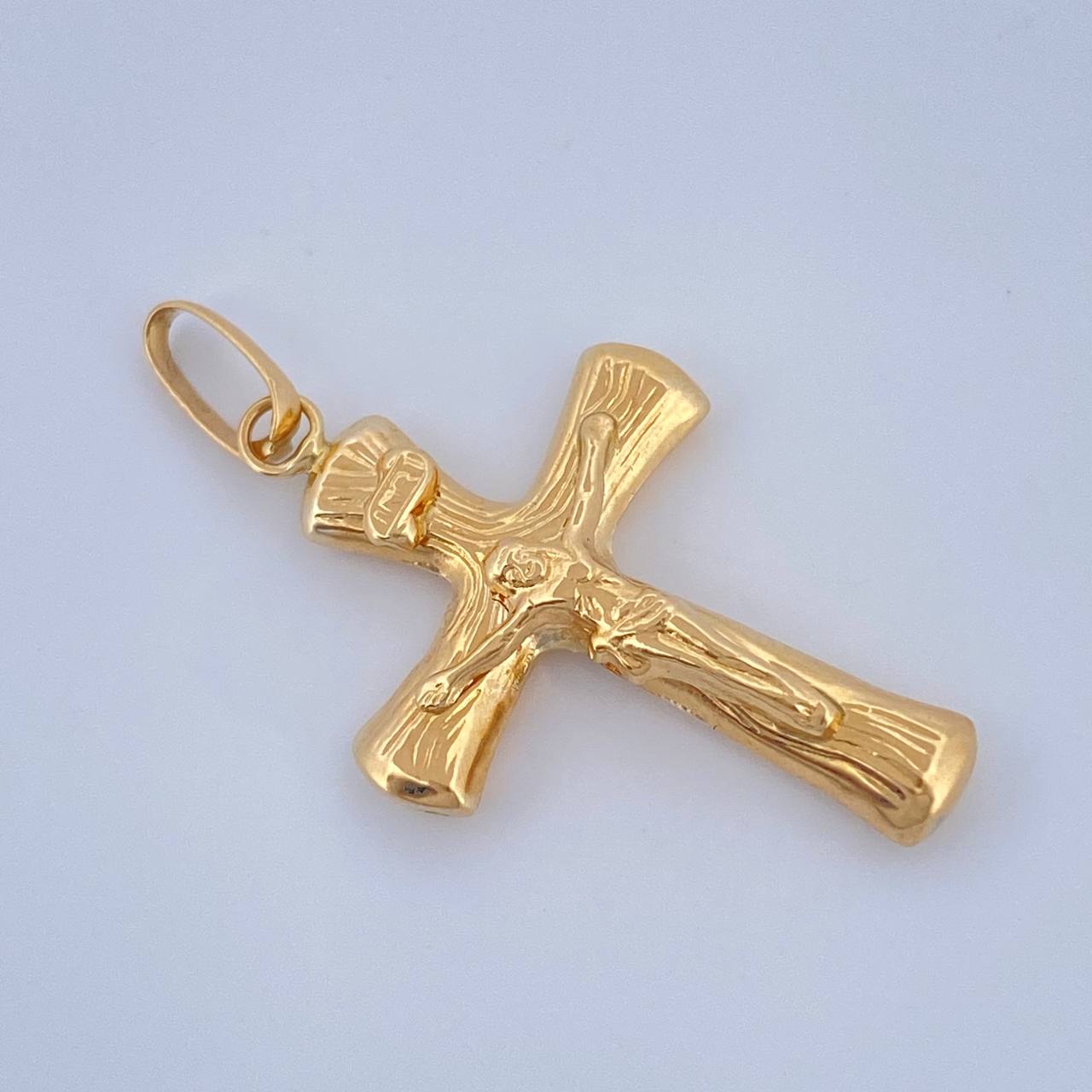 Dije Cruz Cristo Palo 1.3gr / 1 1/2 in / Oro Amarillo 18K $