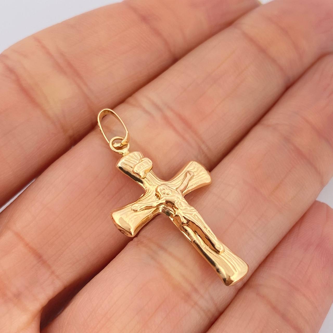Dije Cruz Cristo Palo 1.3gr / 1 1/2 in / Oro Amarillo 18K $