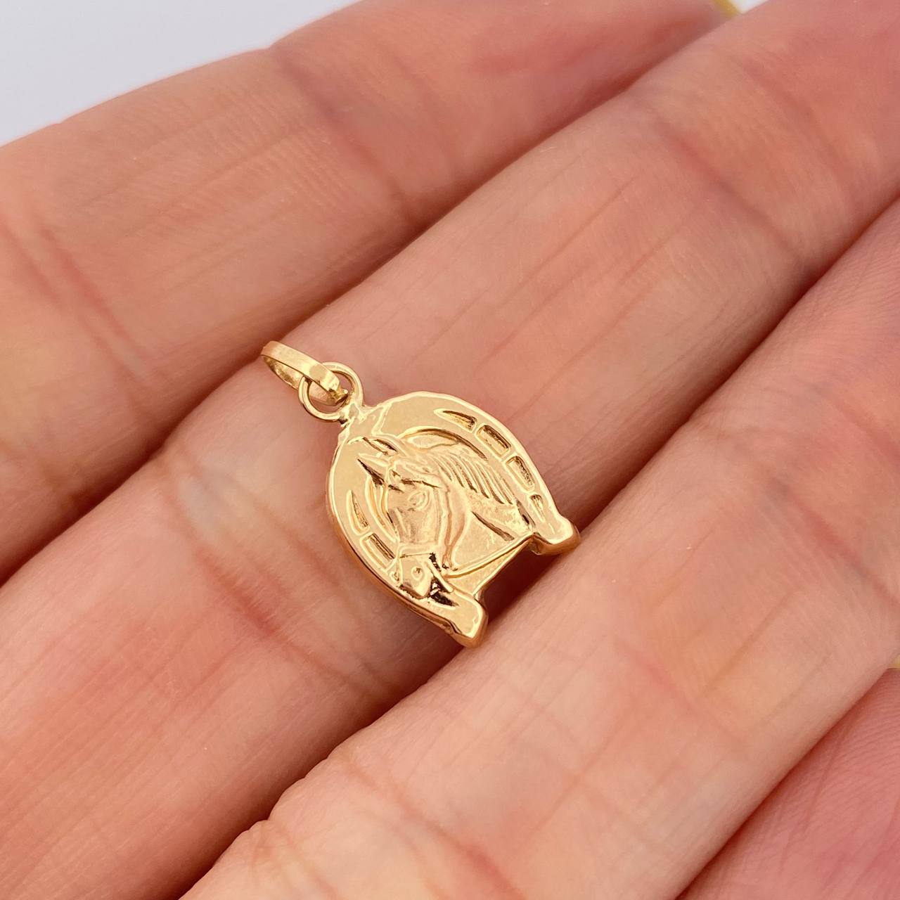 Dije Herradura Caballo 0.65gr / 3/4 in / Oro Amarillo 18K $
