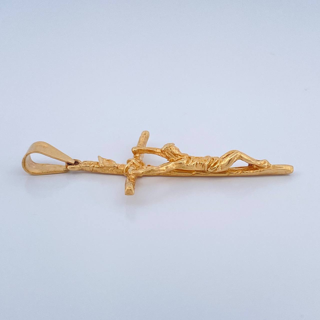 Dije Cruz Cristo 3.95gr / 1 3/4 in / Oro Amarillo 18K $