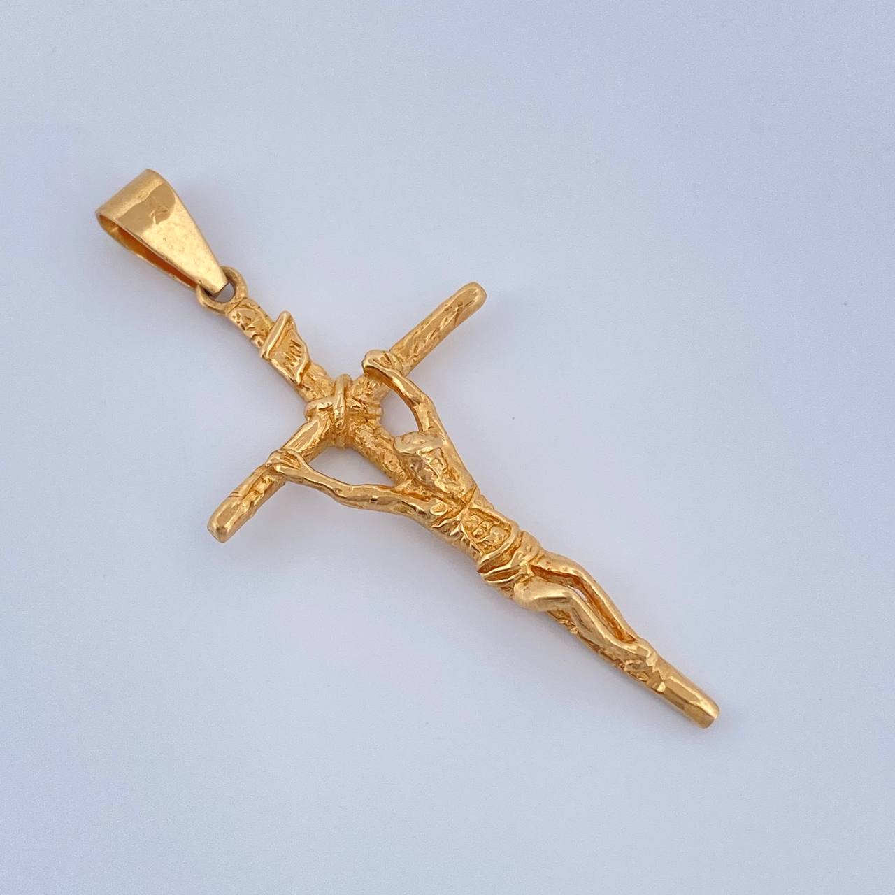 Dije Cruz Cristo 3.95gr / 1 3/4 in / Oro Amarillo 18K $