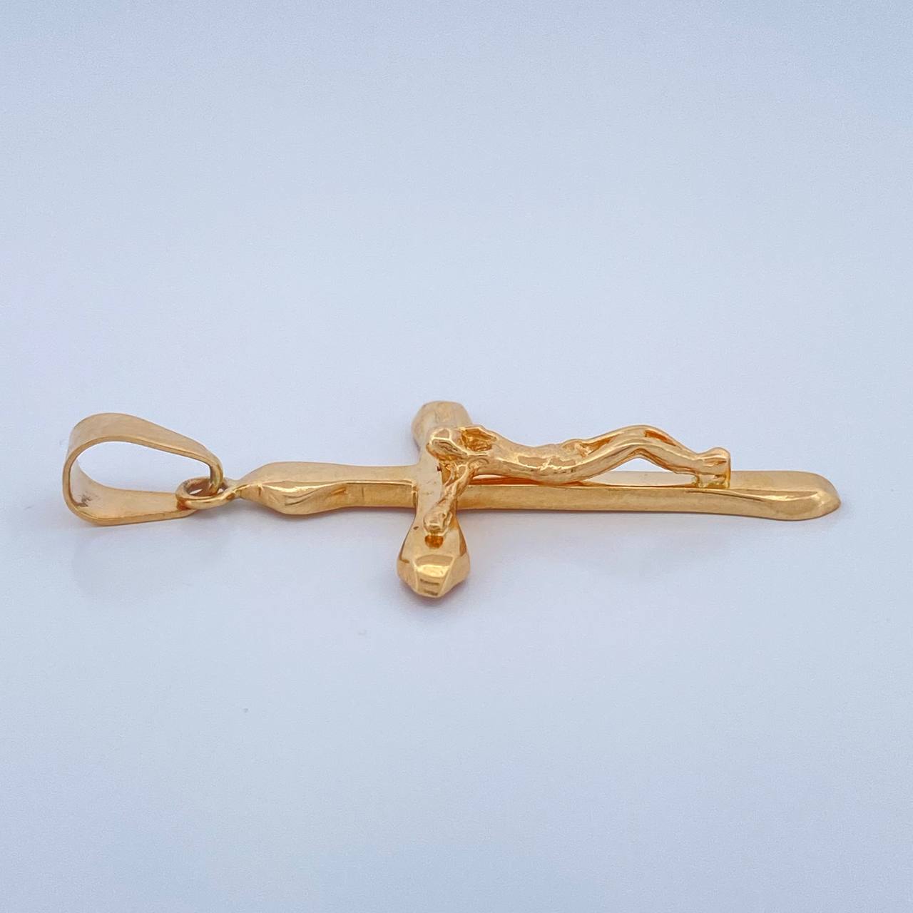 Dije Cruz Cristo 2.35gr / 1 1/2 in / Oro Amarillo 18K $