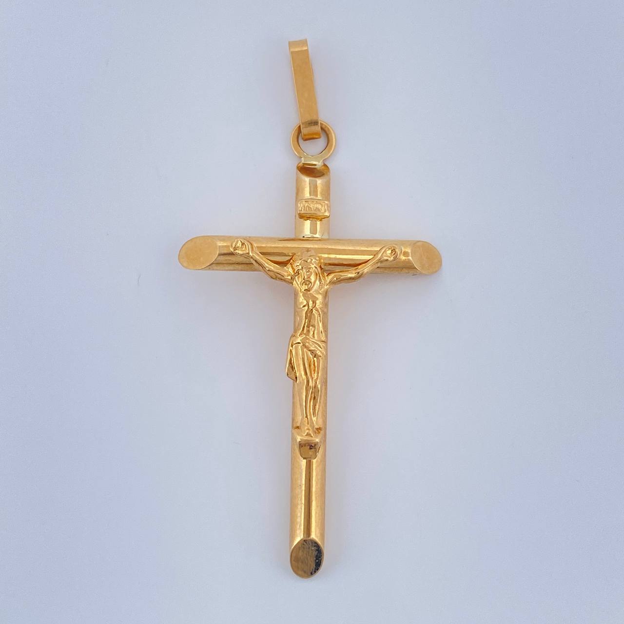 Dije Cruz Cristo 1.85gr / 1 3/4 in / Oro Amarillo 18K $