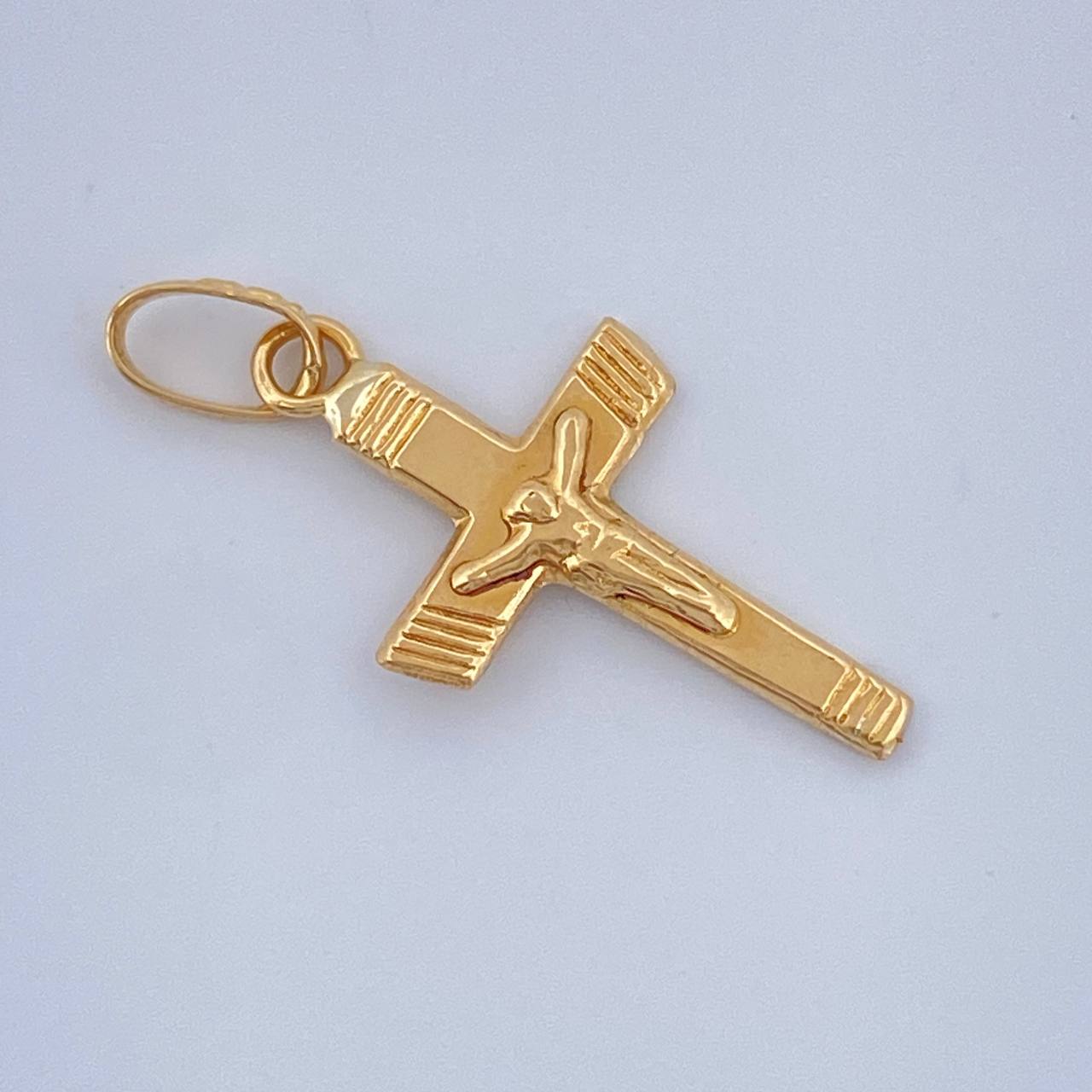 Dije Cruz Cristo 0.35gr / 3/4 in / Oro Amarillo 18K $