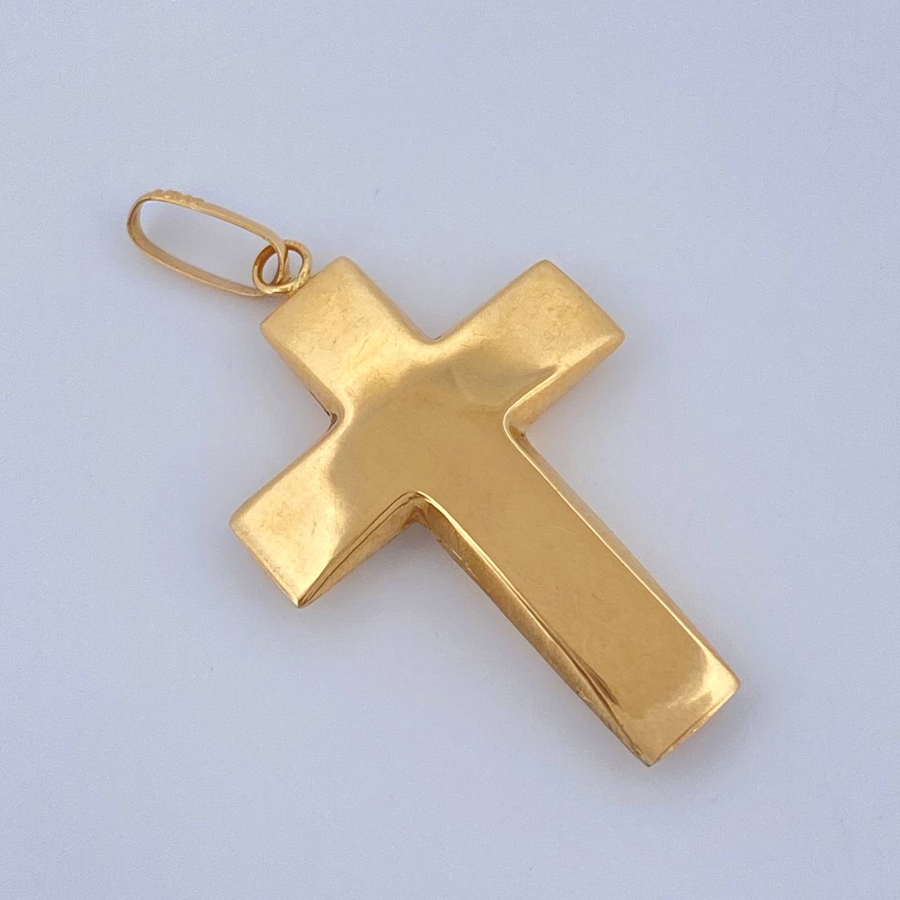 Dije Cruz 1.95gr / 1 1/2 in / Oro Amarillo 18K $