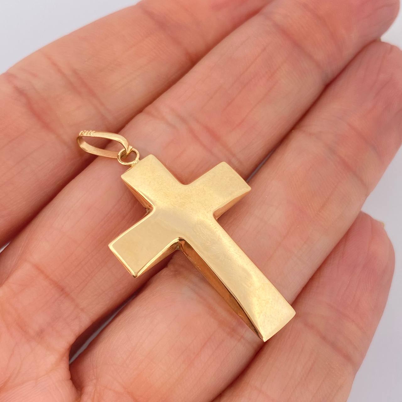 Dije Cruz 1.95gr / 1 1/2 in / Oro Amarillo 18K $