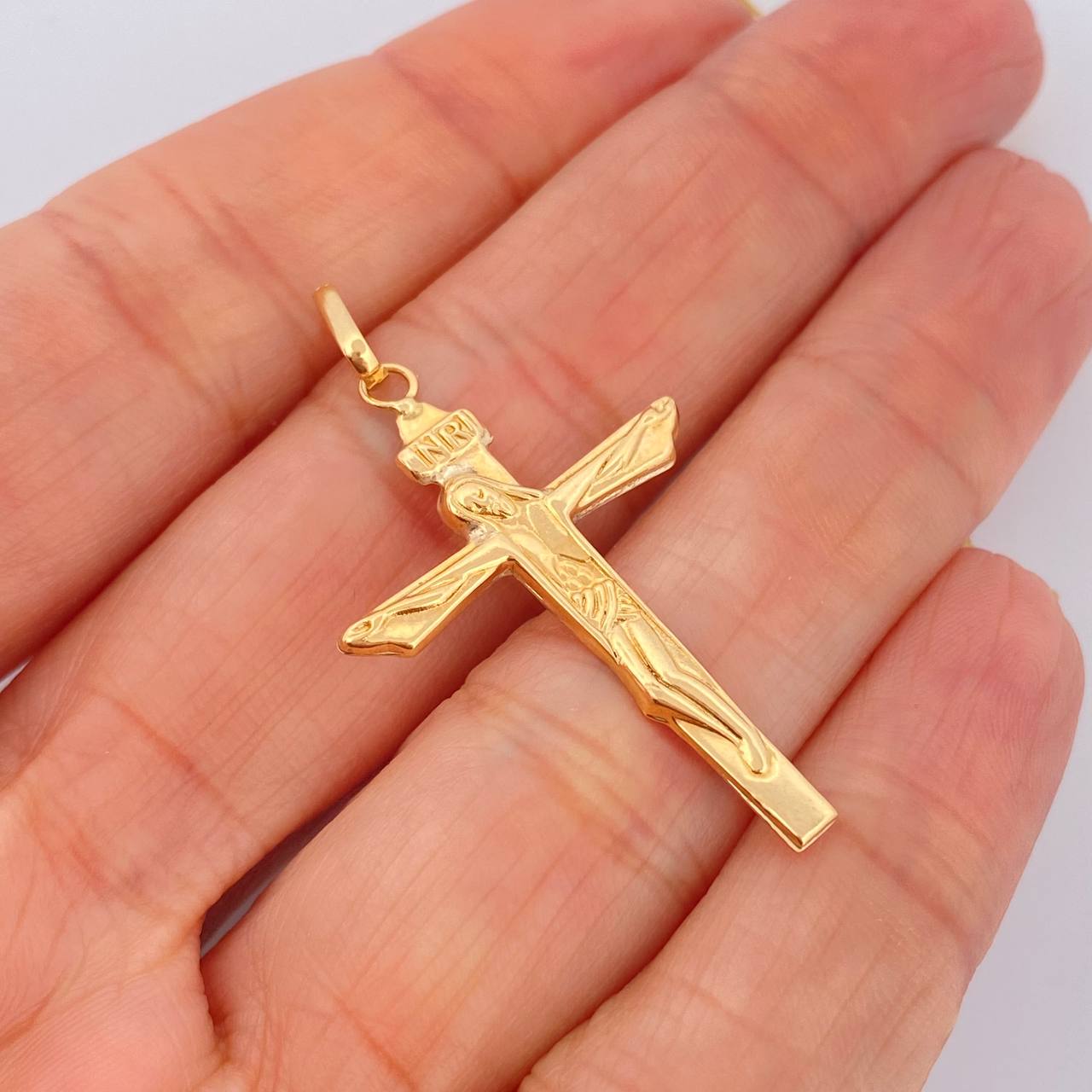 Dije Cruz Cristo Inri 1.35gr / 1 3/4 in / Oro Amarillo 18K $