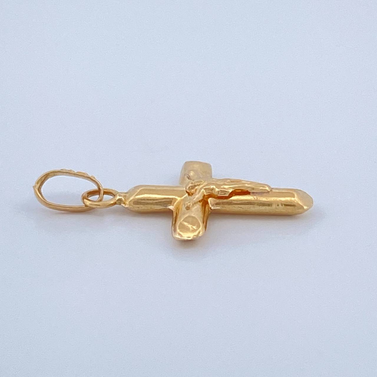 Dije Cruz Cristo 0.45gr / 3/4 in / Oro Amarillo 18K $