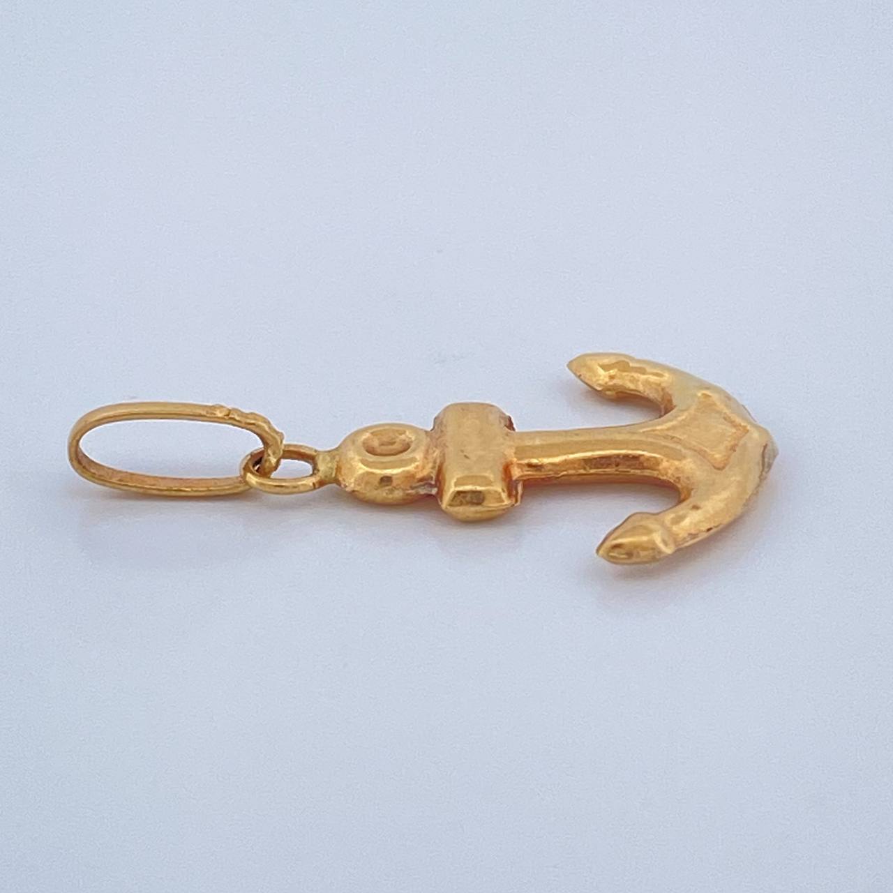 Dije Ancla 0.7gr / 1 in / Oro Amarillo 18K $