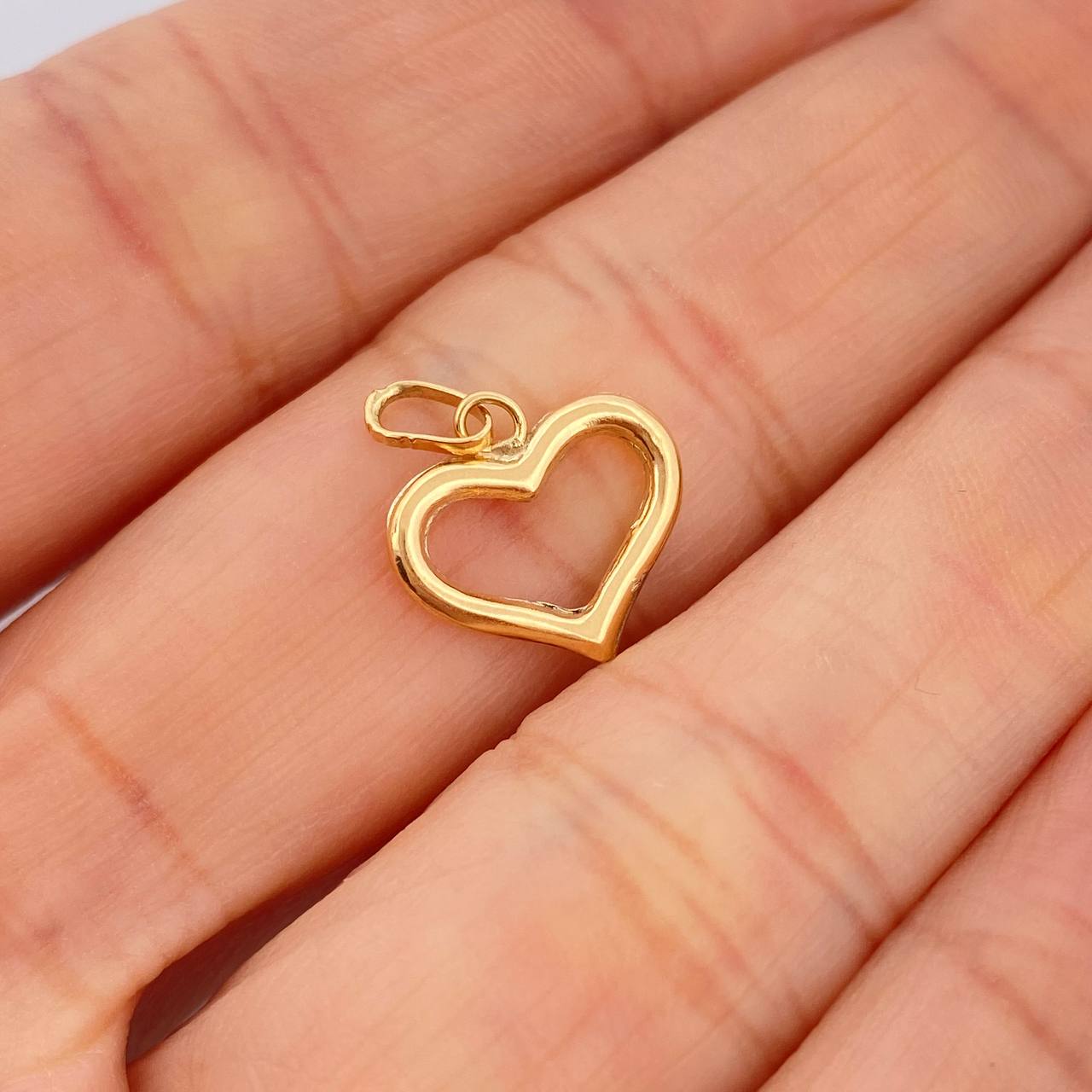 Dije Silueta Corazon 0.45gr / 3/4 in / Oro Amarillo 18K $