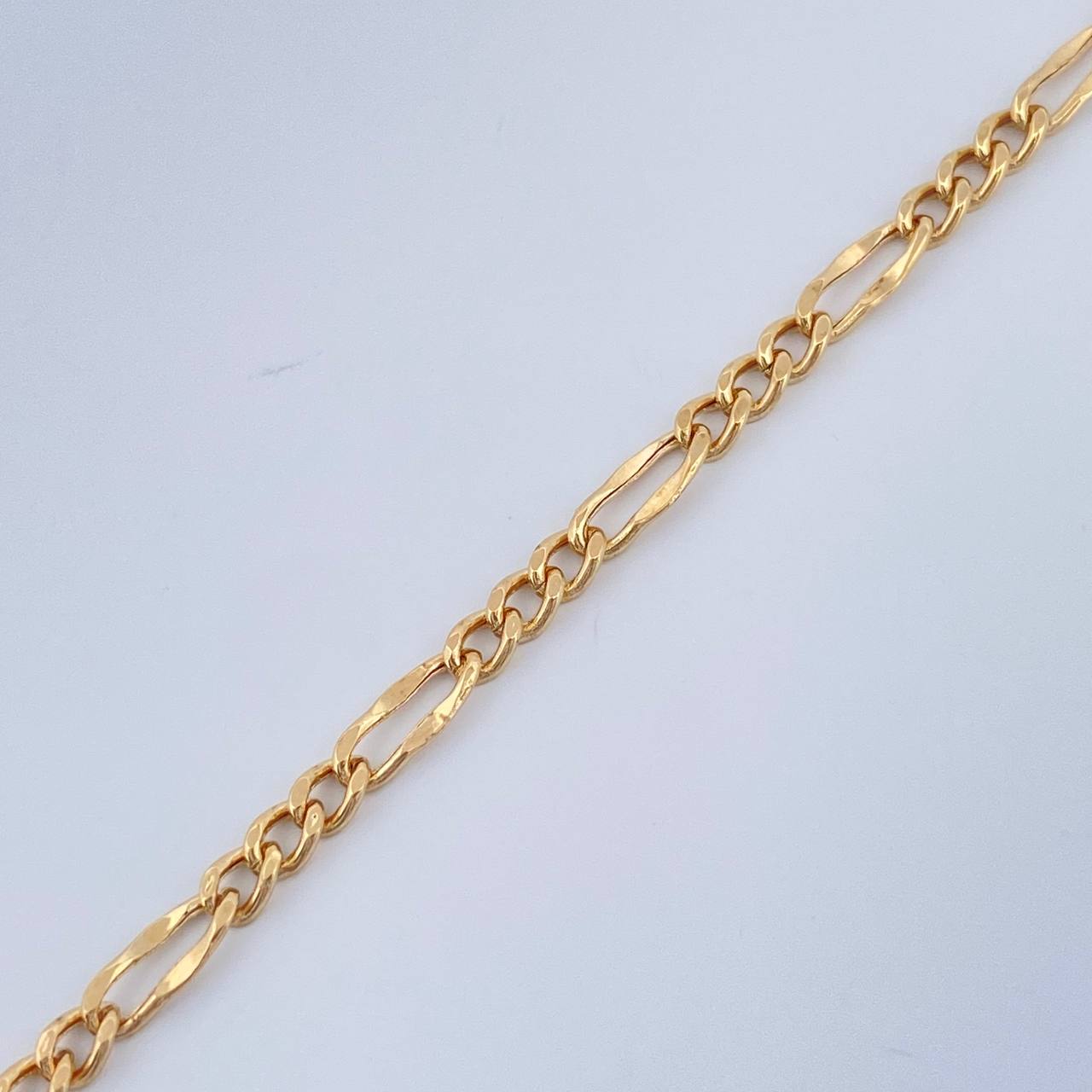 Pulso Figaro 1.25gr / 7 1/2 in / 2.32mm Oro Amarillo +1 18K %