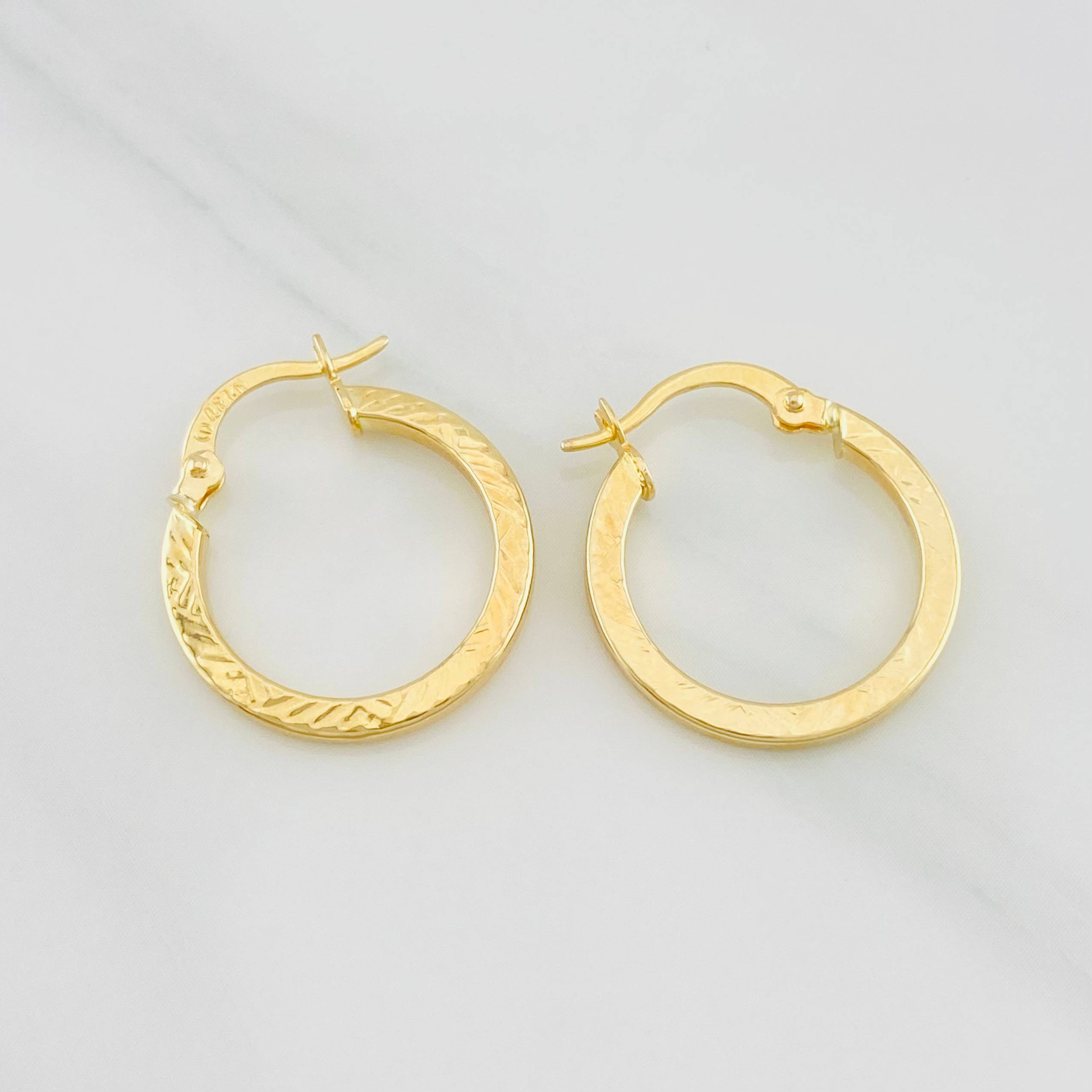 Candongas Miku Lineas 1.55g / 3/4 in Oro Amarillo 18K
