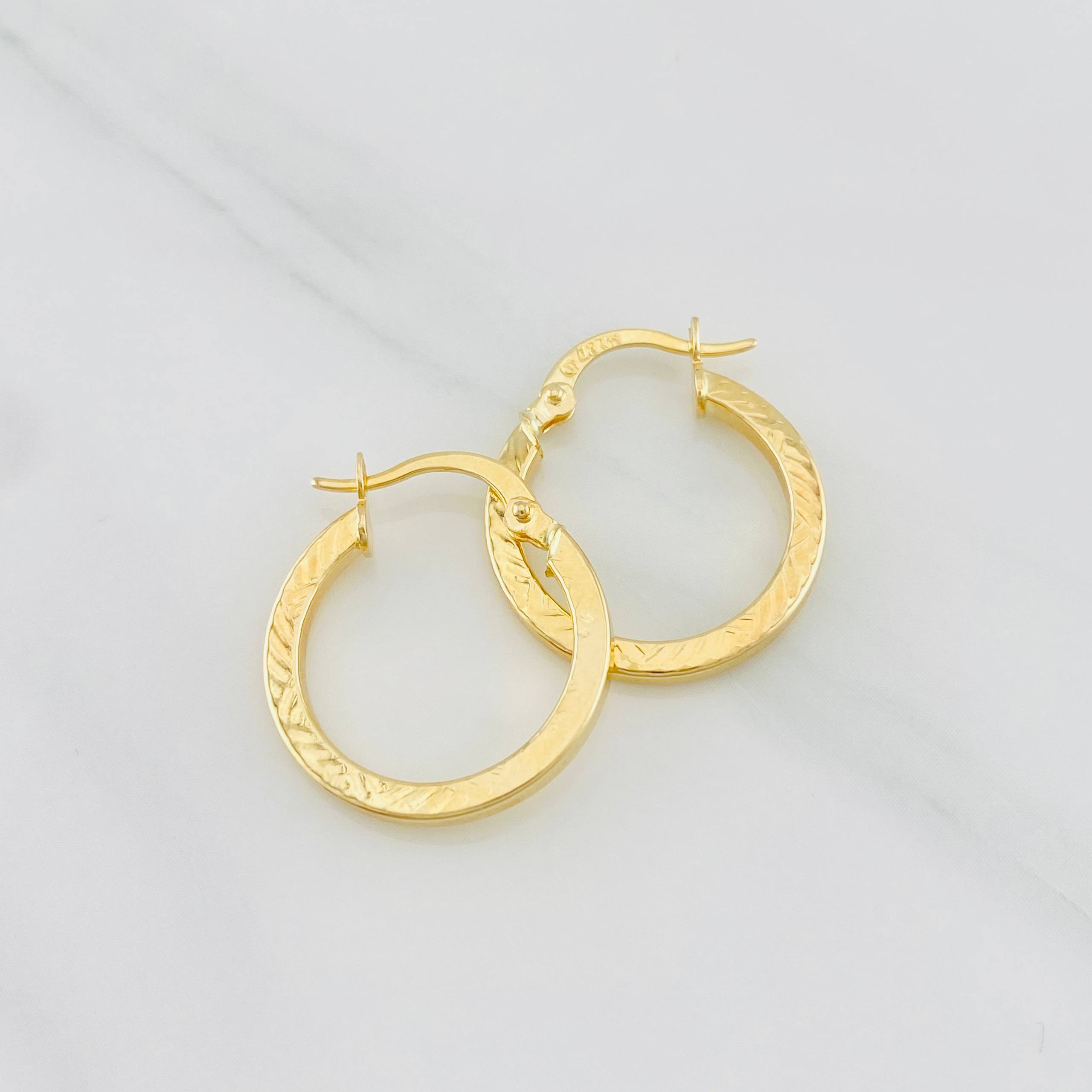 Candongas Miku Lineas 1.55g / 3/4 in Oro Amarillo 18K