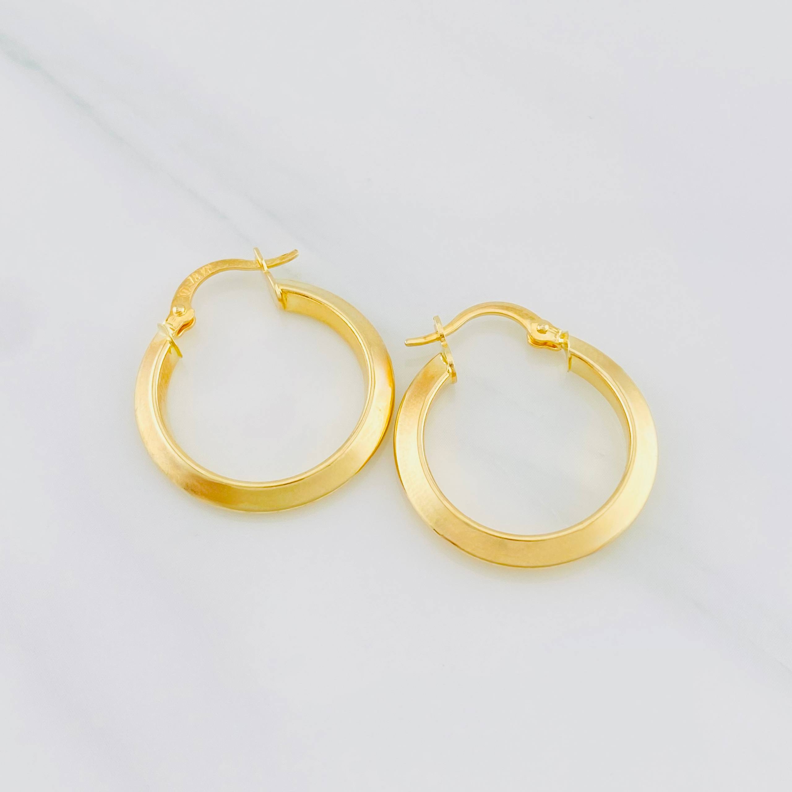 Candongas Clau 2.1g / 1 in Oro Amarillo 18K