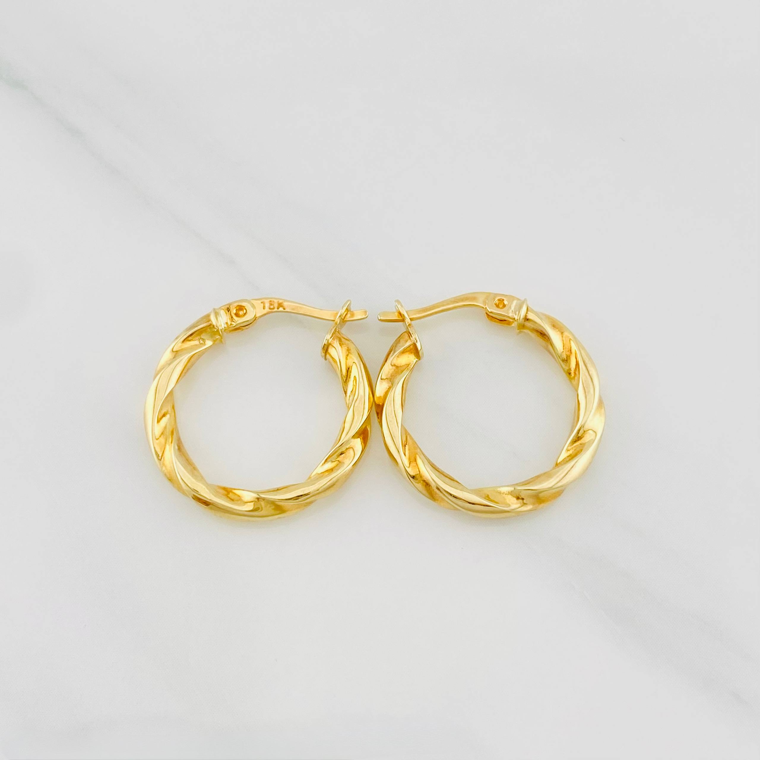 Candongas Derek 1.8g / 3/4 in Oro Amarillo 18K