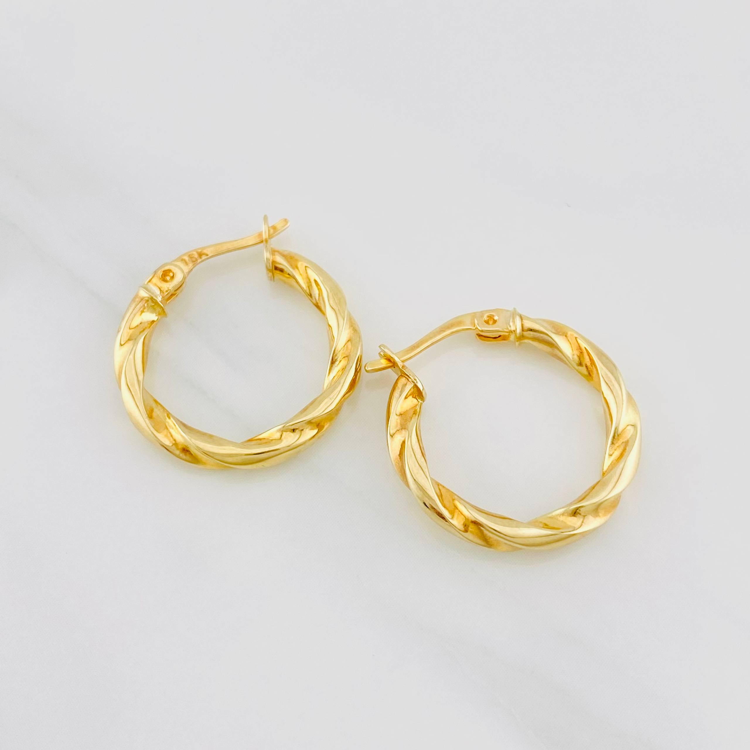 Candongas Derek 1.8g / 3/4 in Oro Amarillo 18K