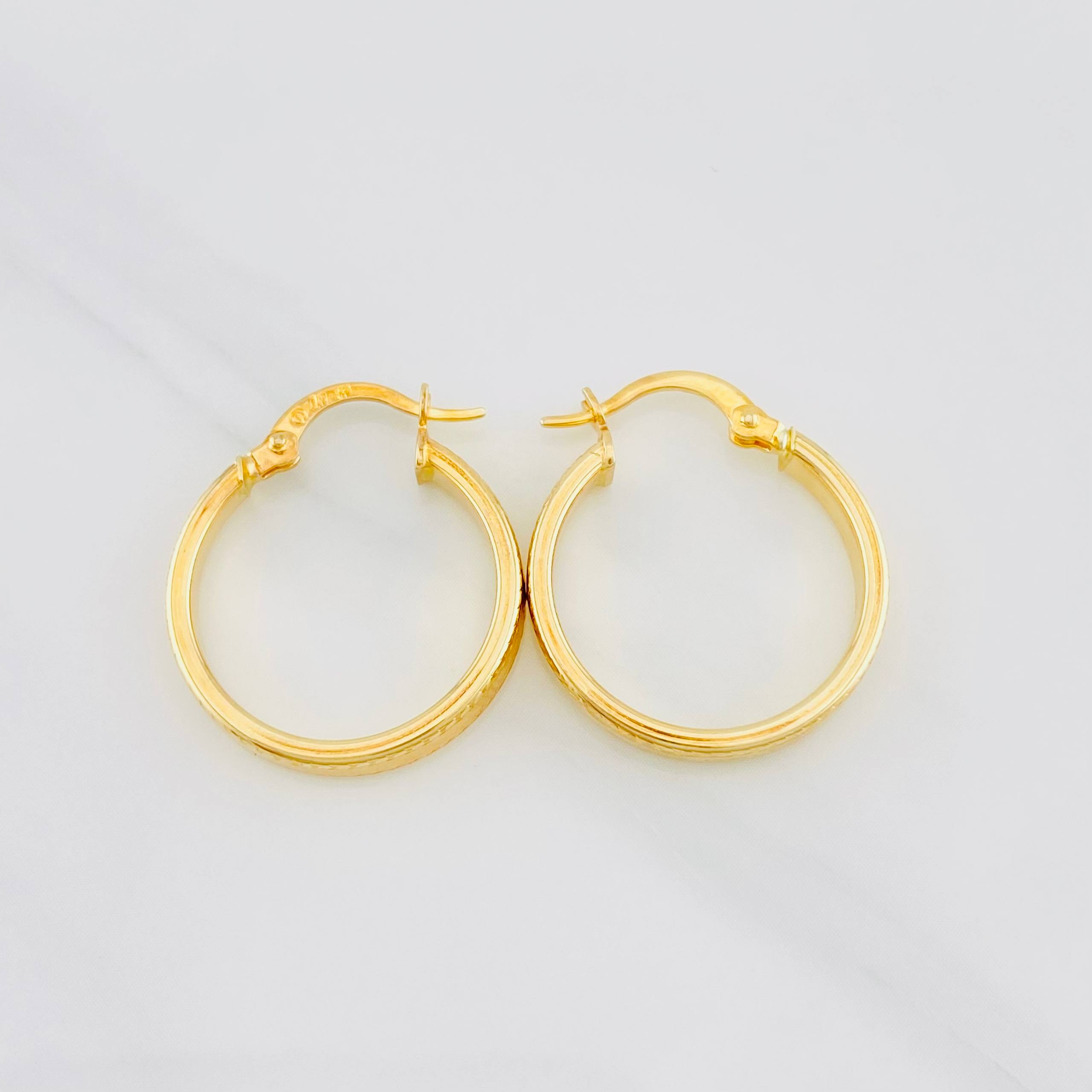 Candongas Miku Punteada 1.85g / 3/4 in Oro Amarillo 18K