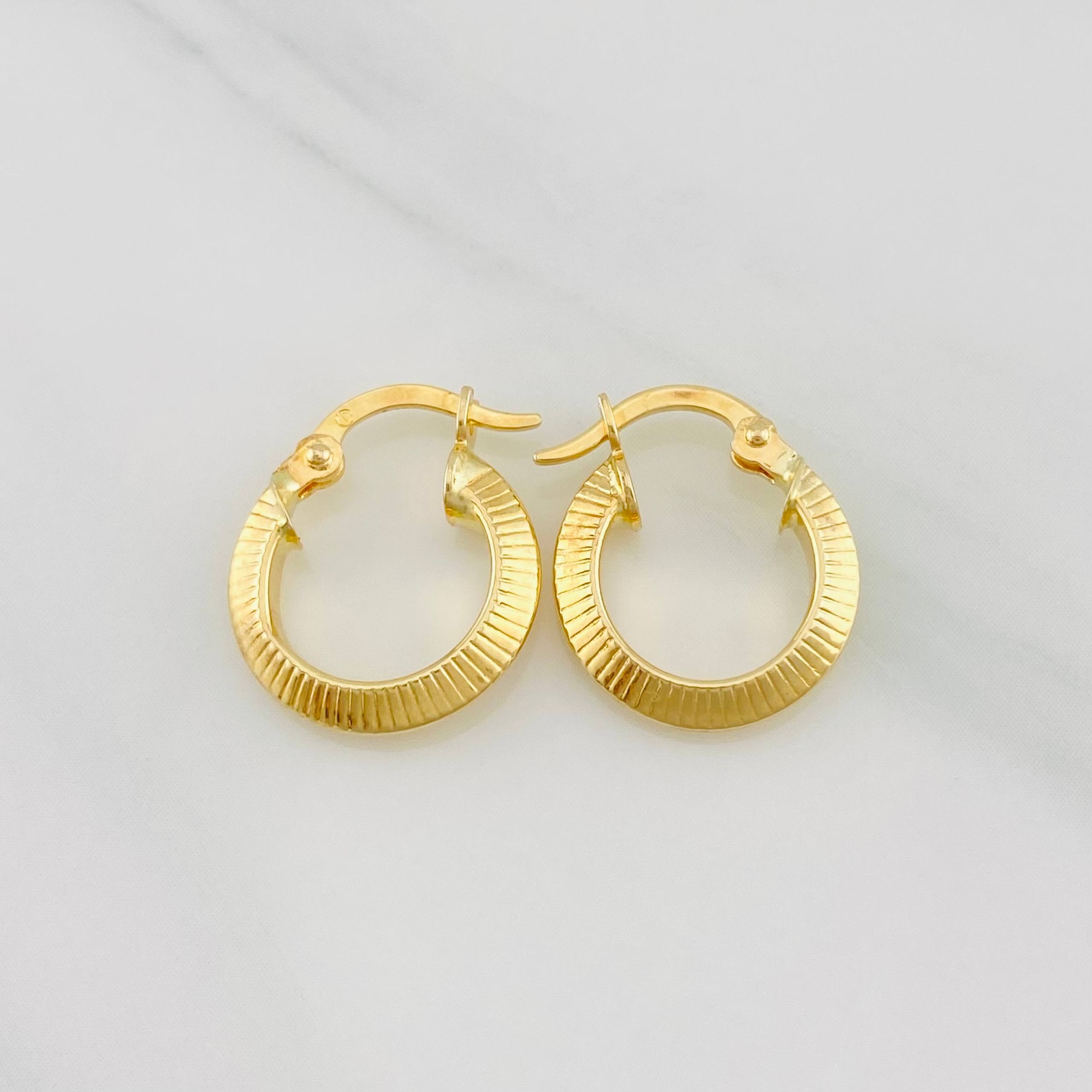 Candongas Ciri Rayadas 1.2g / 1/2 in Oro Amarillo 18K