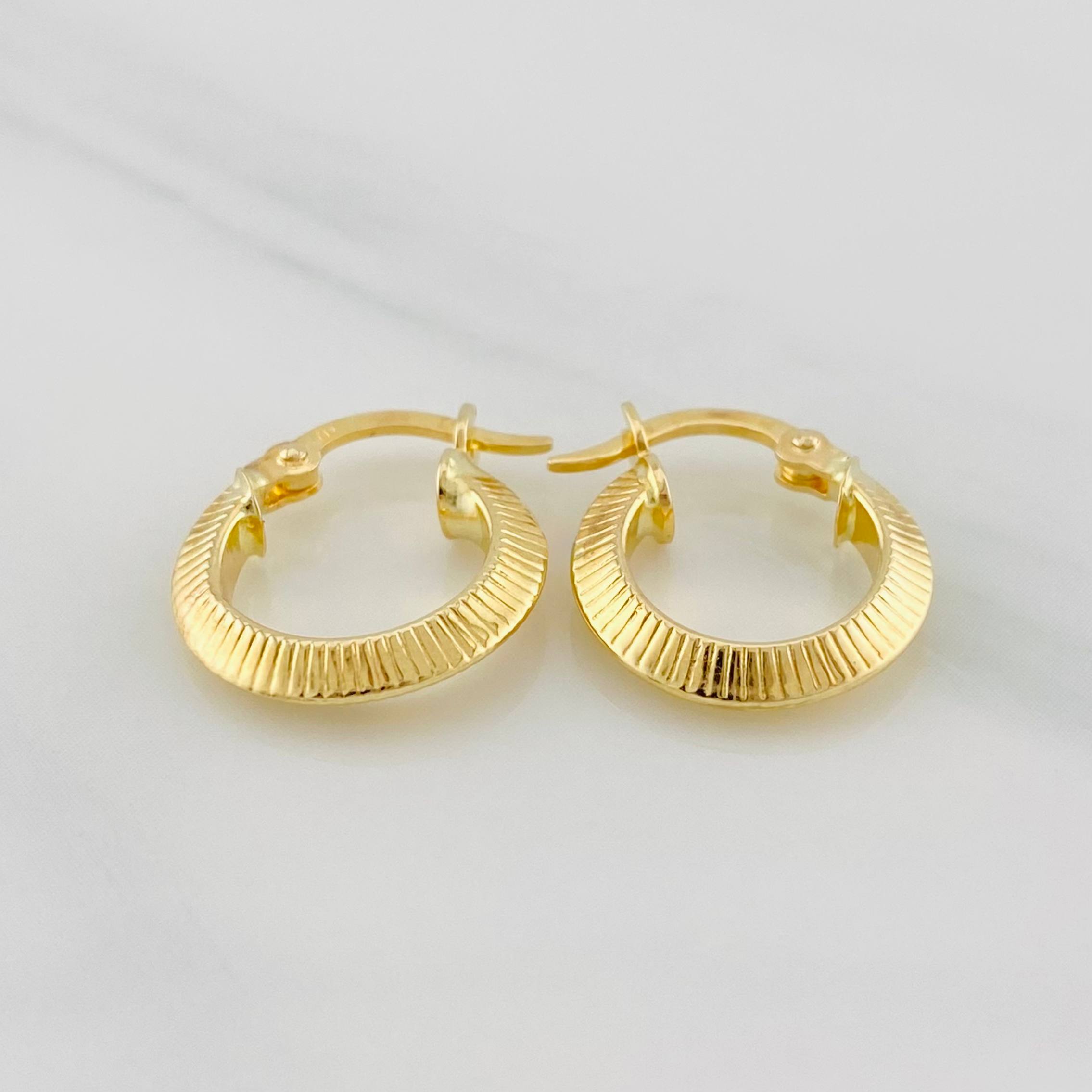 Candongas Ciri Rayadas 1.2g / 1/2 in Oro Amarillo 18K