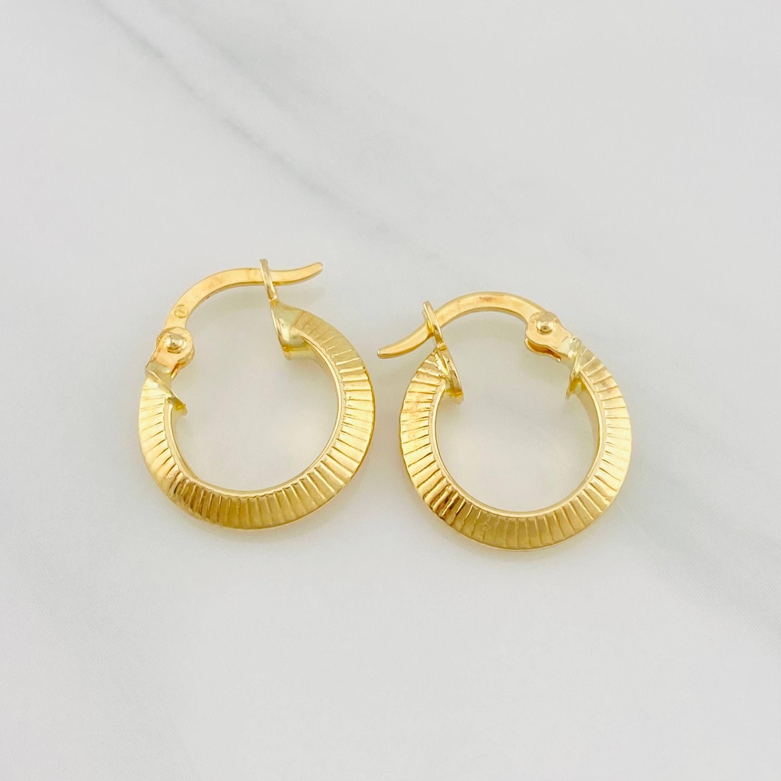 Candongas Ciri Rayadas 1.2g / 1/2 in Oro Amarillo 18K