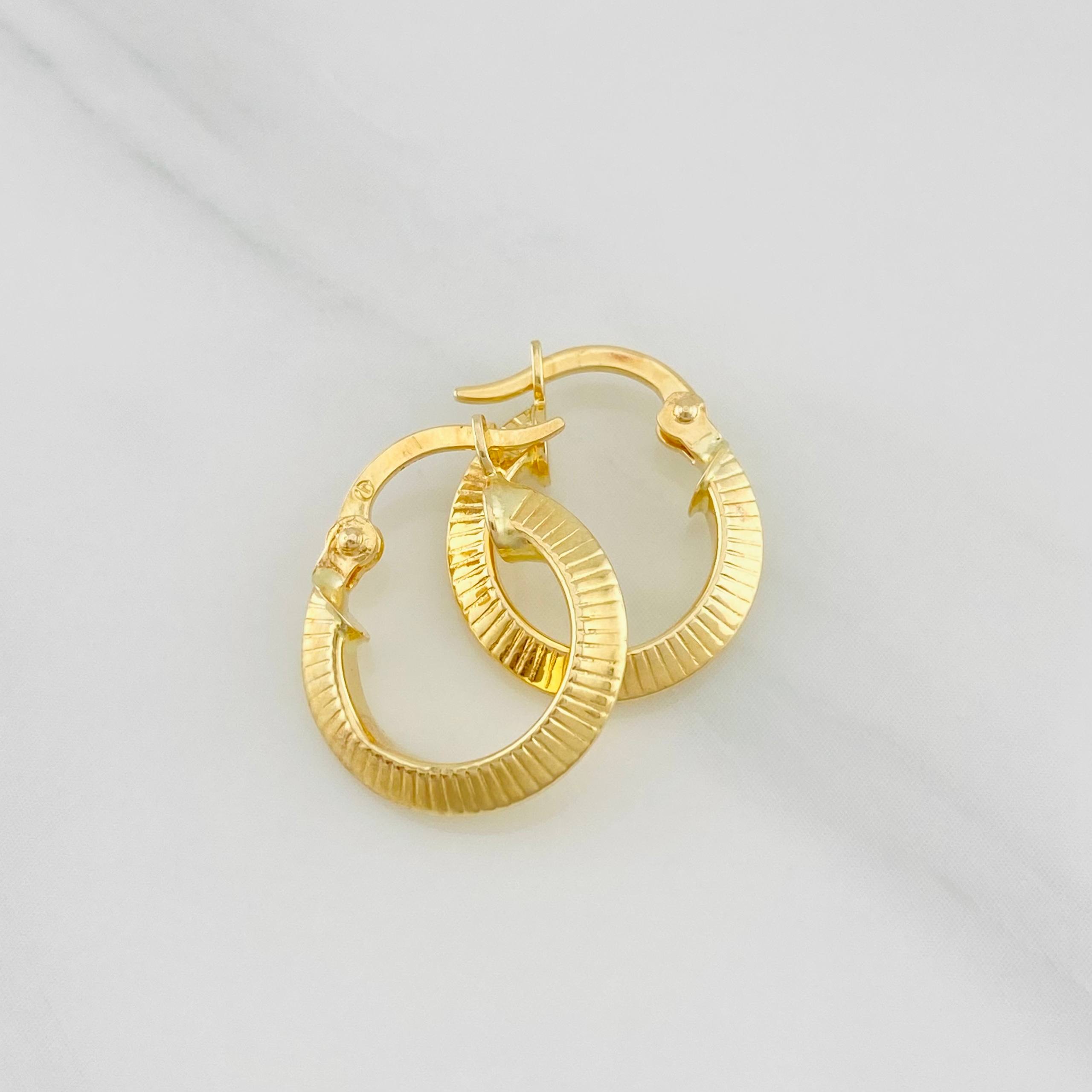 Candongas Ciri Rayadas 1.2g / 1/2 in Oro Amarillo 18K