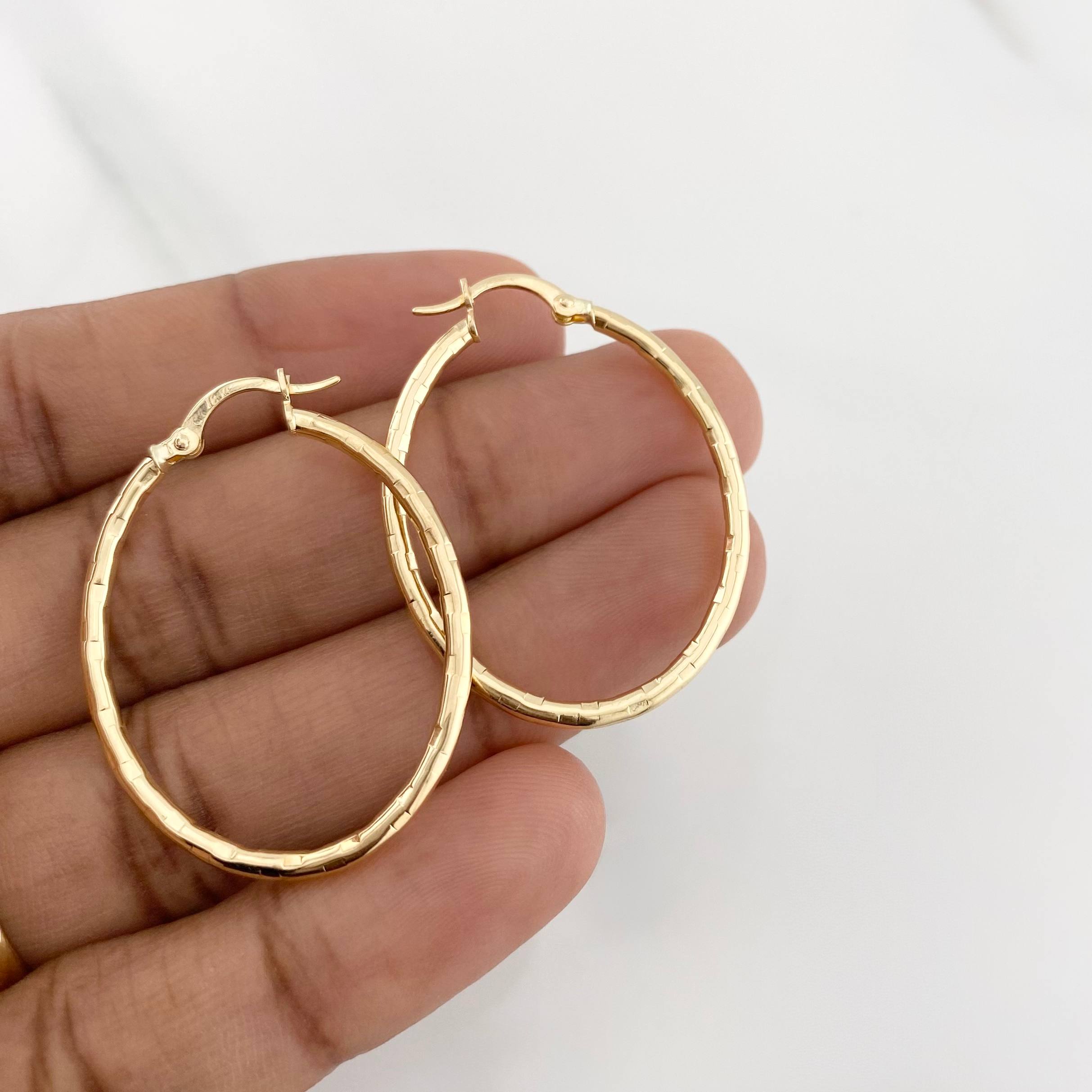 Candongas Lucero Ovaladas 1.95g / 1 1/2 in Oro Amarillo 18K