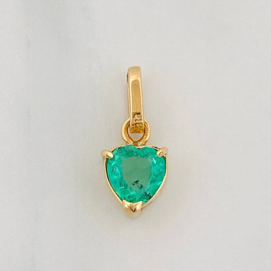 Dije Corazon Esmeralda 0.59pts 0.75g / 1/2 in Oro Amarillo 18K