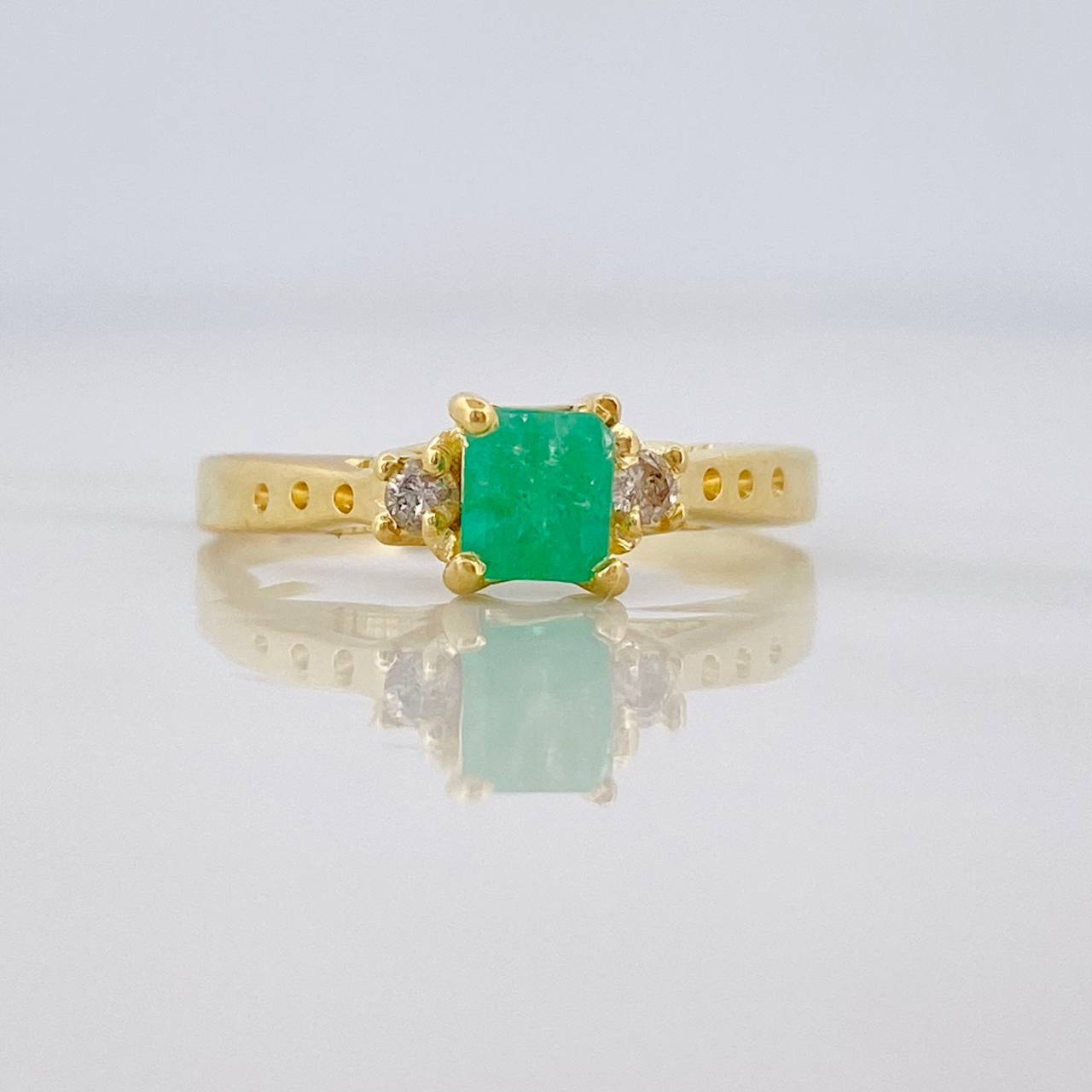 Emerald Square Ring 33pts 2.85g / T8 Yellow Gold 18K