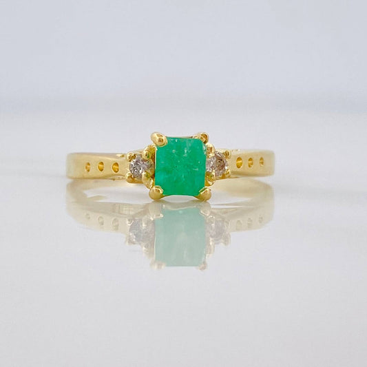 Anillo Cuadro Esmeralda 33pts 2.85g / T8 Oro Amarillo 18K