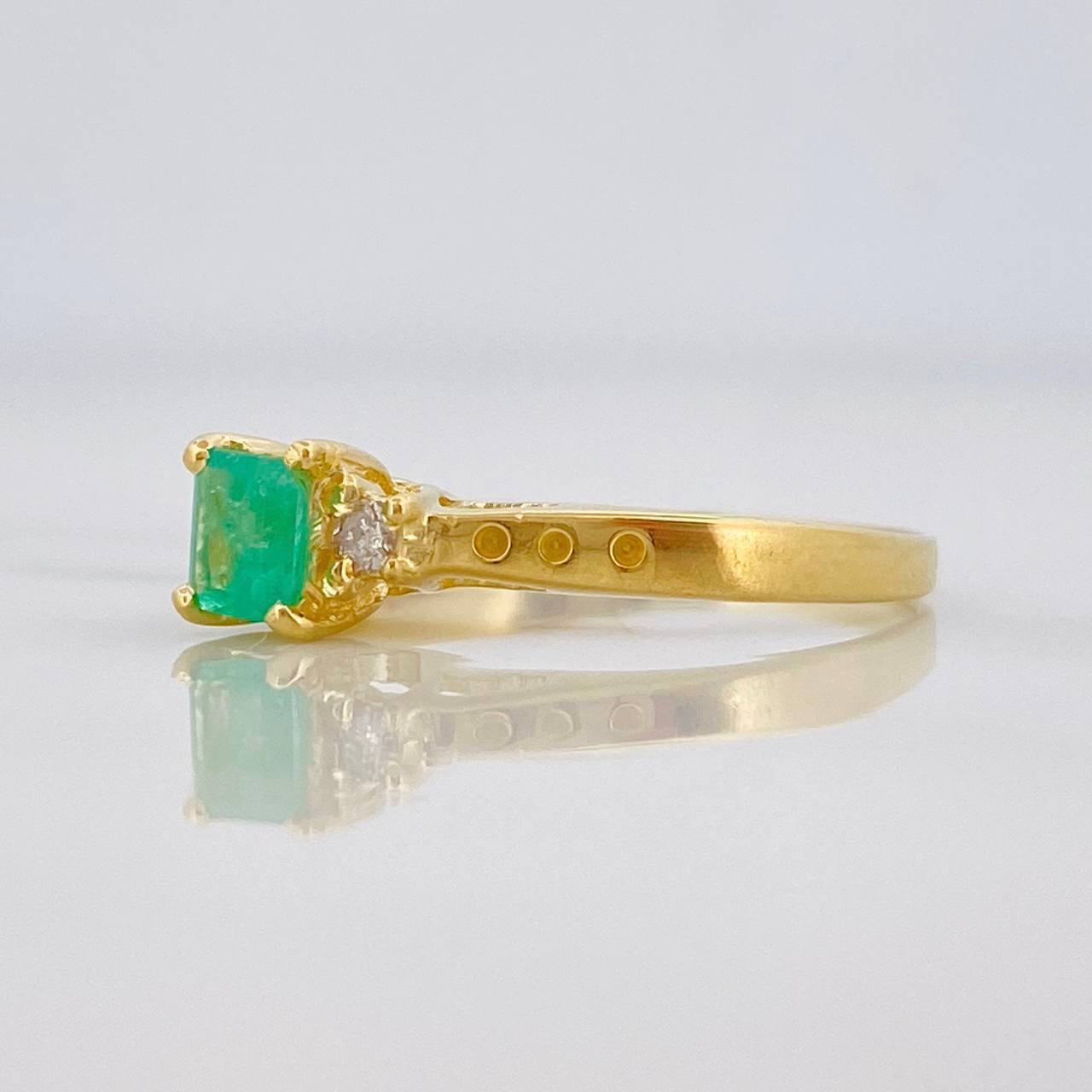 Emerald Square Ring 33pts 2.85g / T8 Yellow Gold 18K