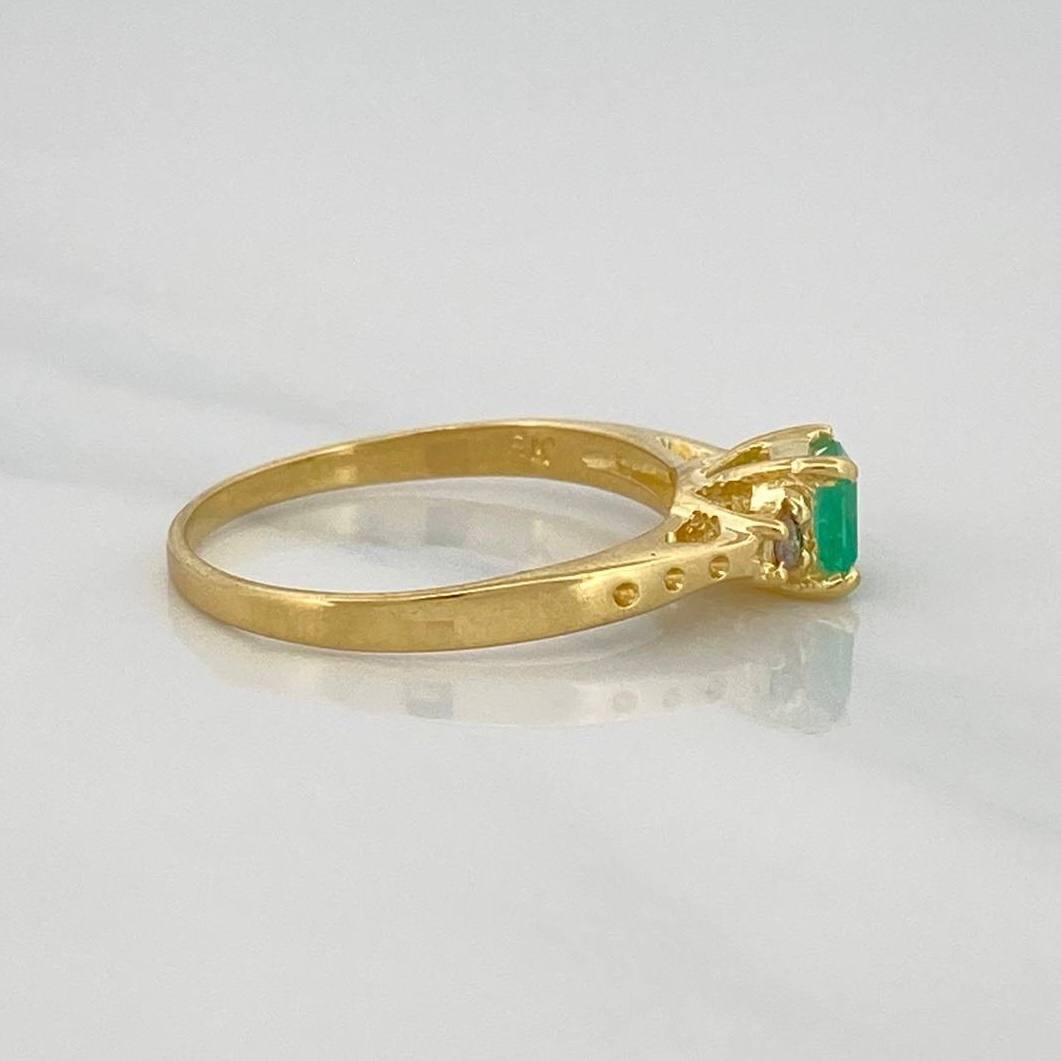 Emerald Square Ring 33pts 2.85g / T8 Yellow Gold 18K