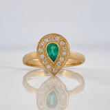 Emerald Teardrop Ring 25pts 2.95g / T6 1/2 Yellow Gold 18K
