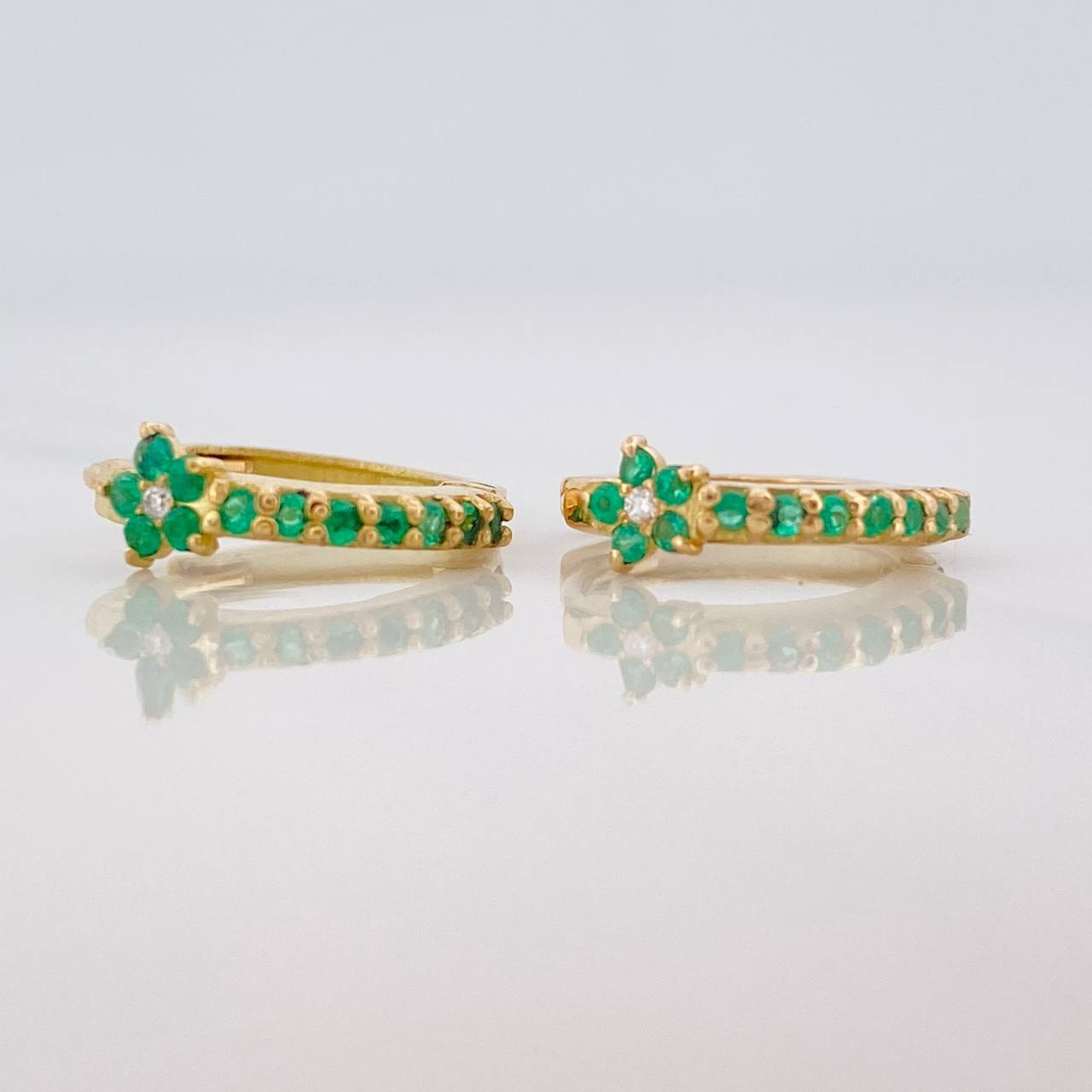 Hoop Earrings Flower Emeralds 24pts Diamond 2pts 2.25g / 1/2 in 18K Yellow Gold