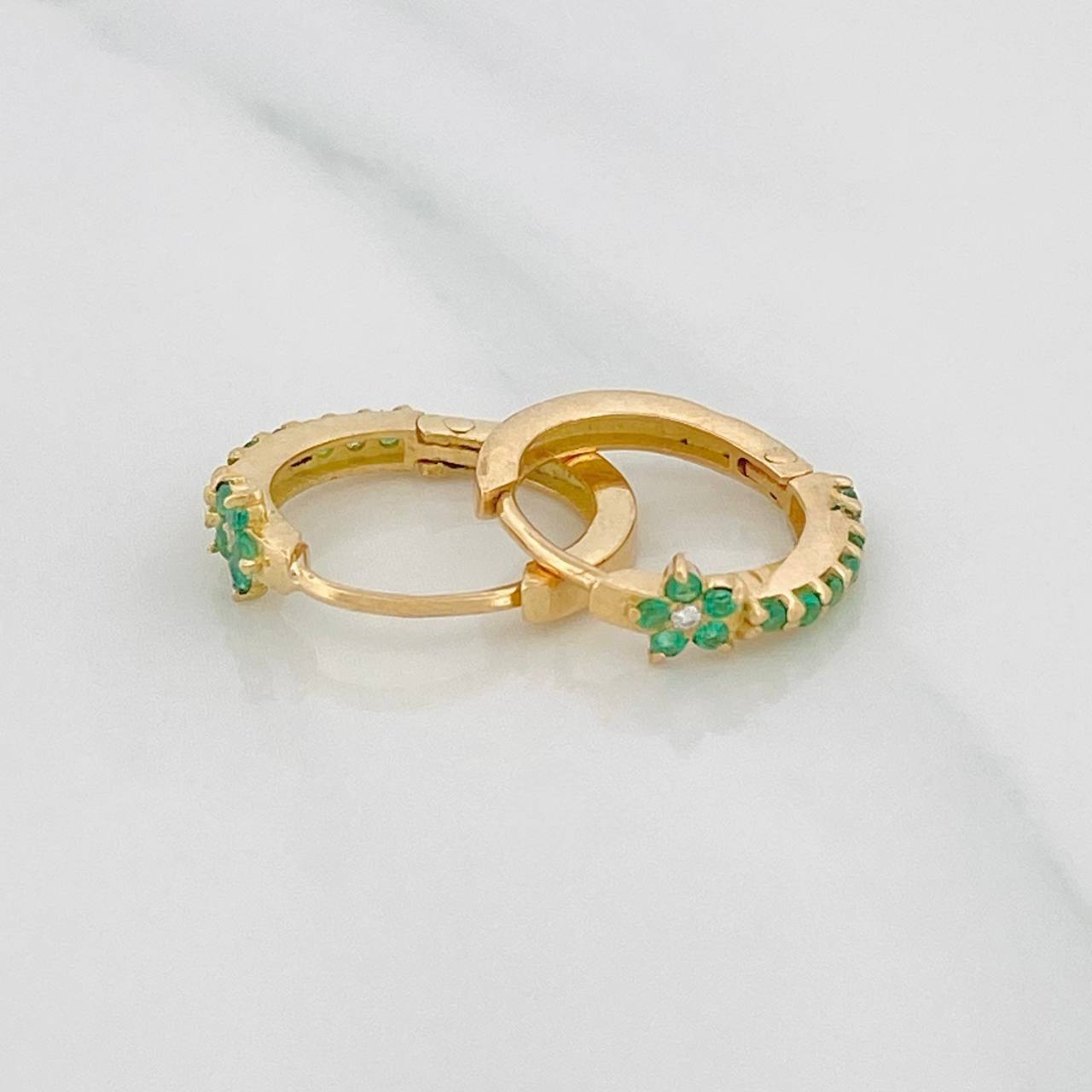 Hoop Earrings Flower Emeralds 24pts Diamond 2pts 2.25g / 1/2 in 18K Yellow Gold