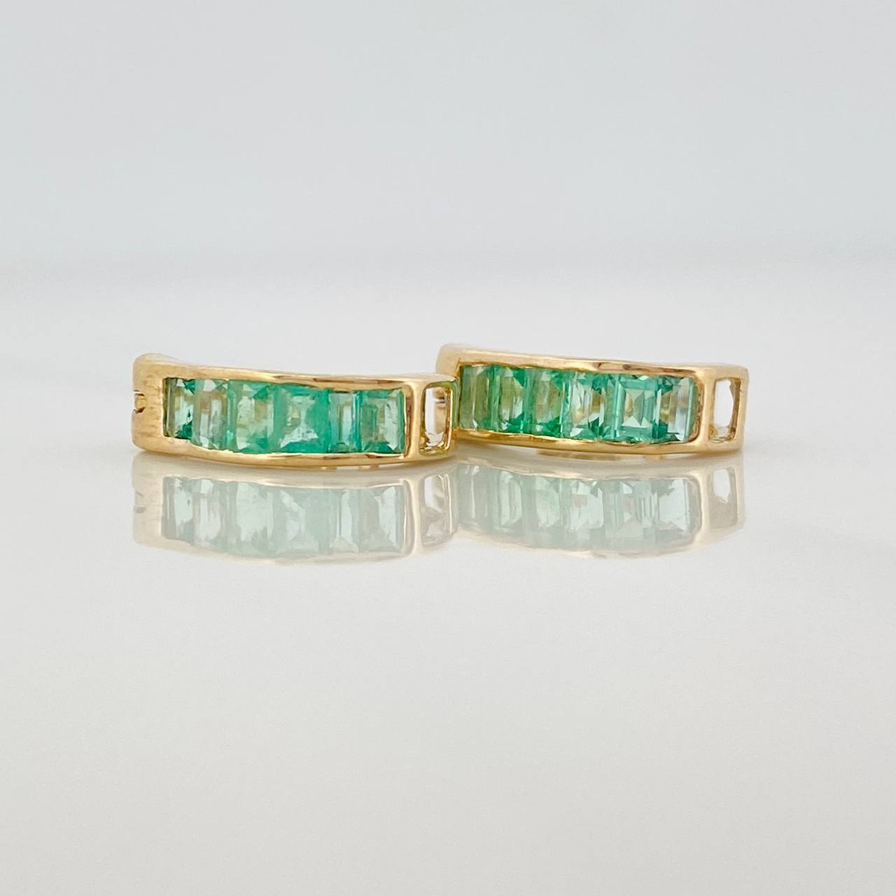 Hoop Earrings Carril Emeralds 50pts 2.5g / 1/2 in Yellow Gold 18K
