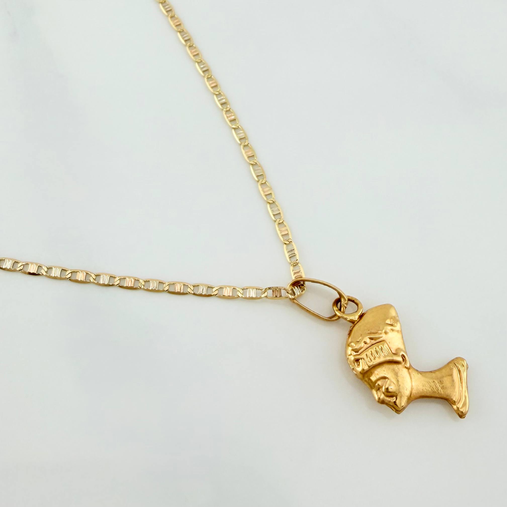 Set Cadena Escalera Plana + Dije Cleopatra / 2.1gr / 19 3/4 in Tres Oros 18K