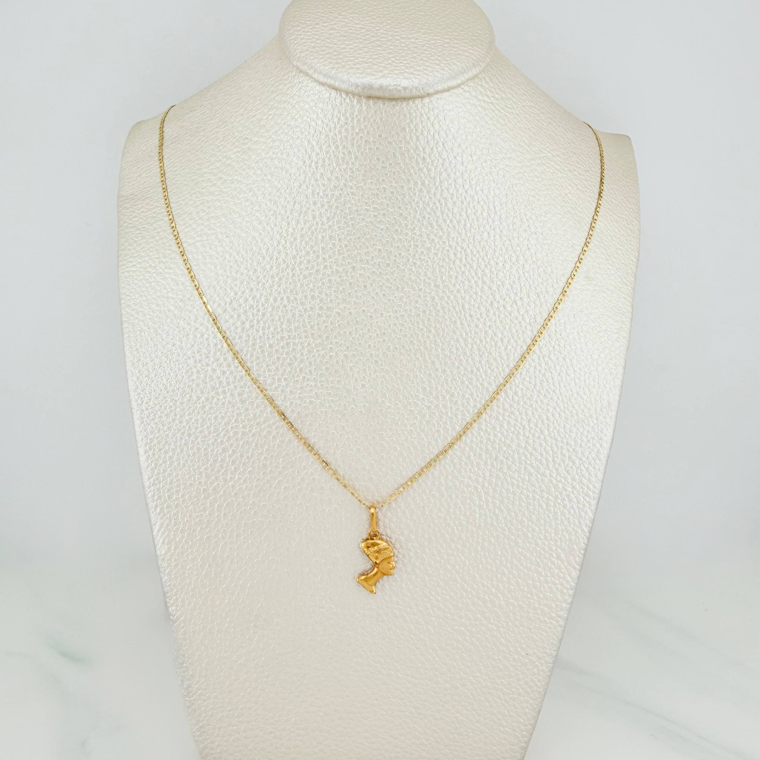 Set Cadena Escalera Plana + Dije Cleopatra / 2.1gr / 19 3/4 in Tres Oros 18K