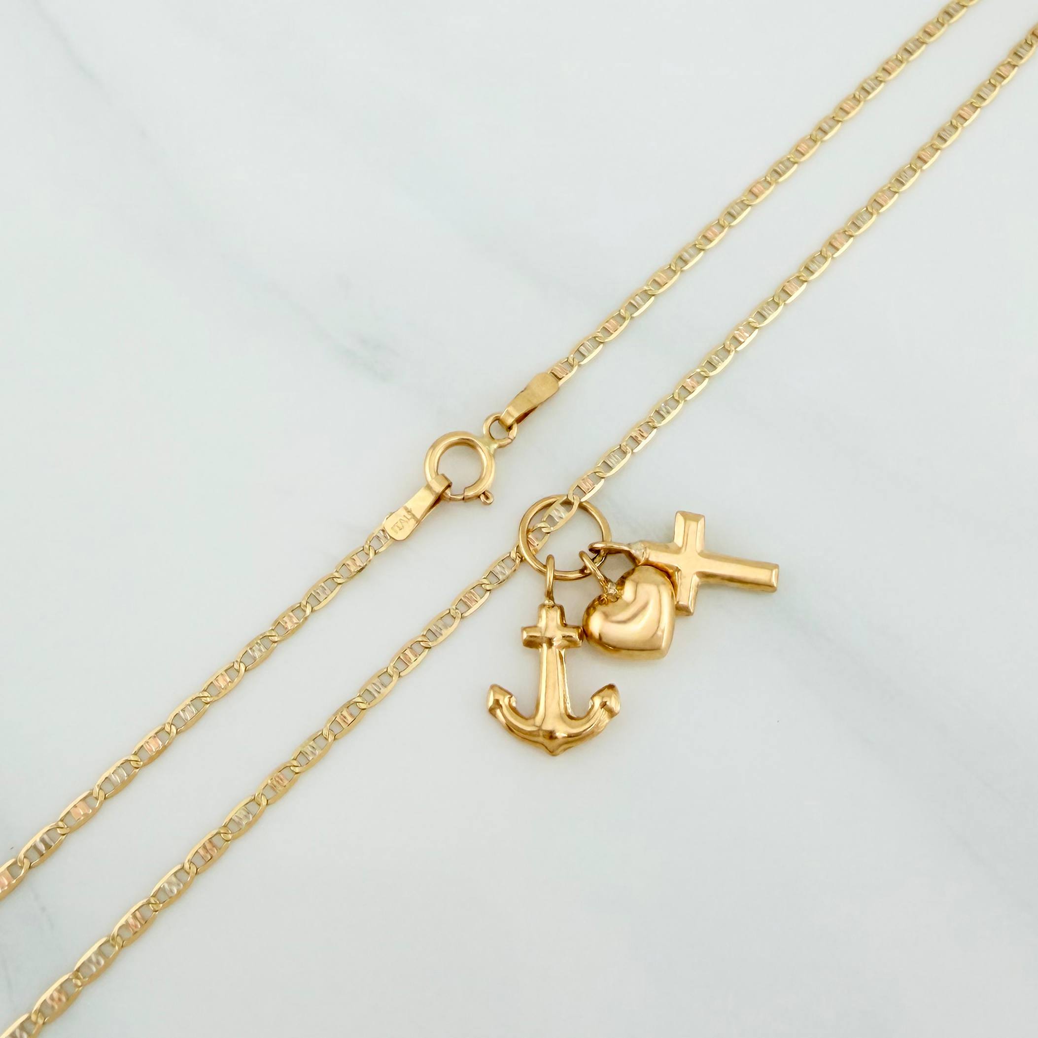 Set Flat Mariner Chain + Pendant Tres Gracias / 2.25gr / 19 3/4 in Three Golds 18K