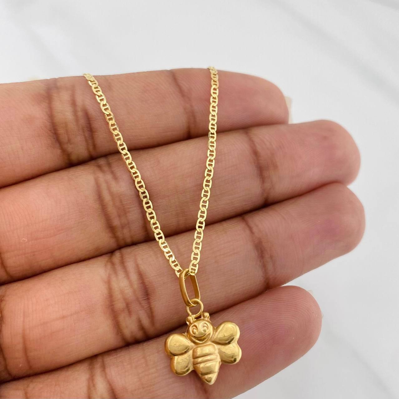 Set Cadena Escalera + Dije Abeja / 2.65gr / 19 3/4 in Oro Amarillo 18K