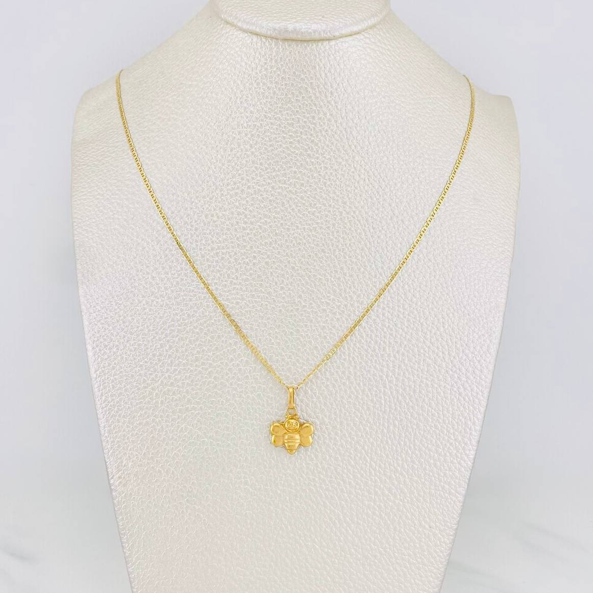 Set Cadena Escalera + Dije Abeja / 2.65gr / 19 3/4 in Oro Amarillo 18K
