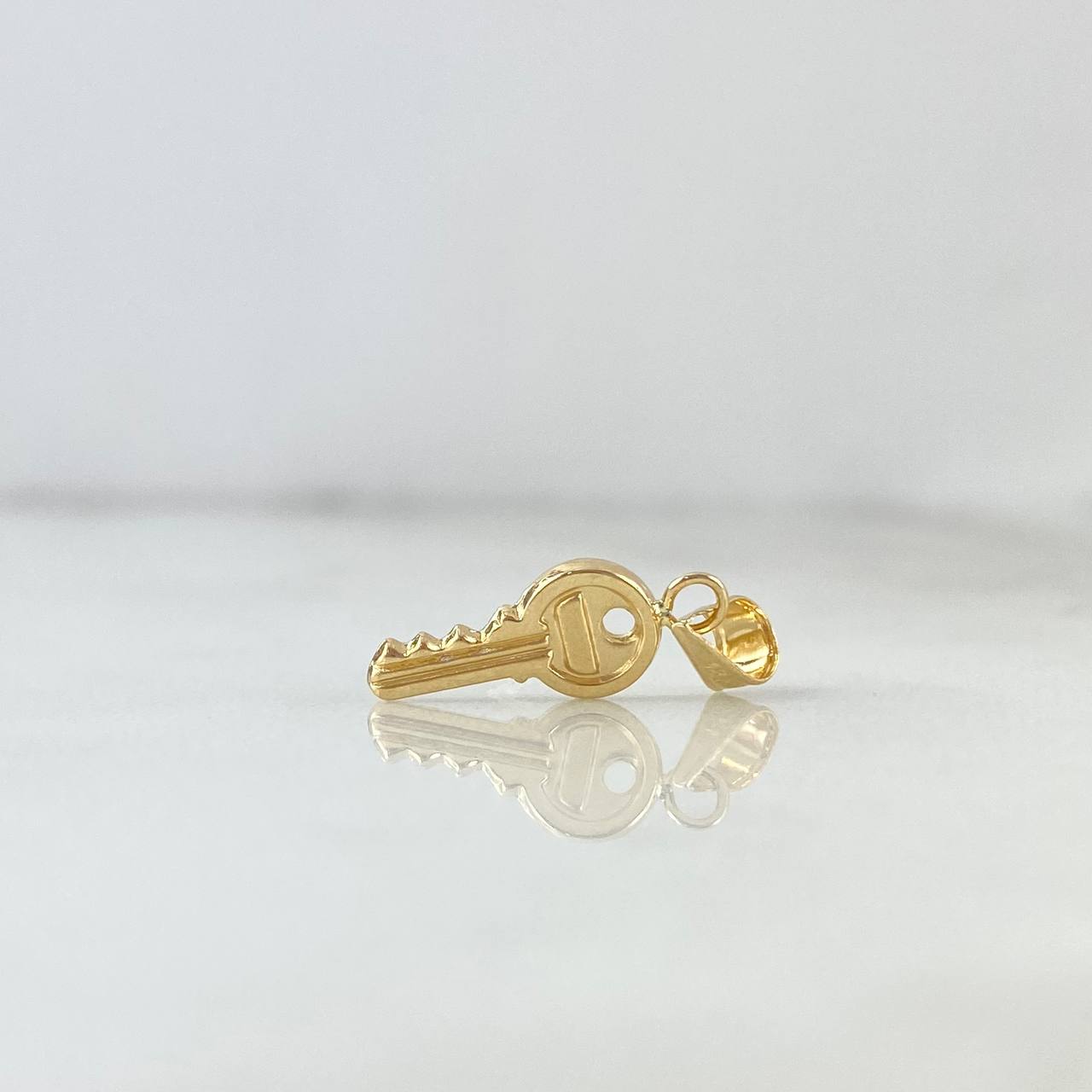 Pendant Key 0.45gr / 0.8in / Smooth Bail 18K Gold ©