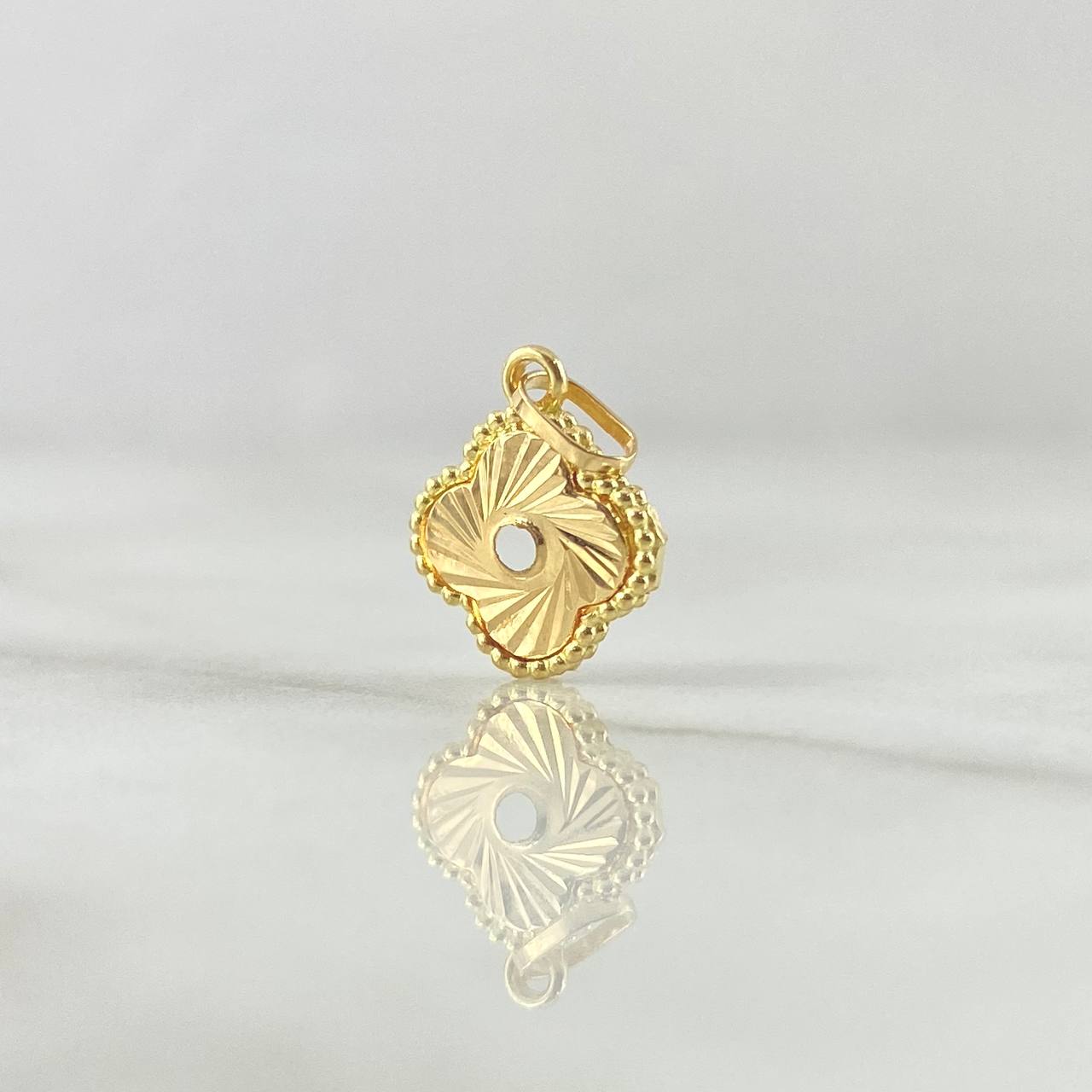 Pendant Clover Diamond Cut Spiral 0.7gr / 1.7cm / Yellow Gold 18K Dotted