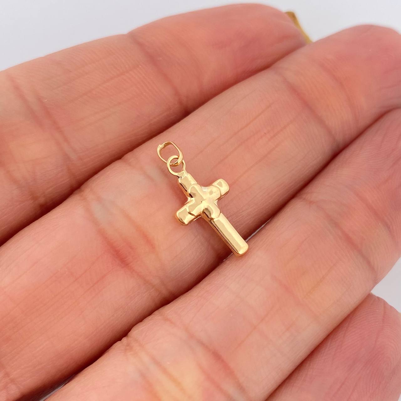Dije Cruz 0.25gr / 3/4 in / Oro Amarillo 18K $