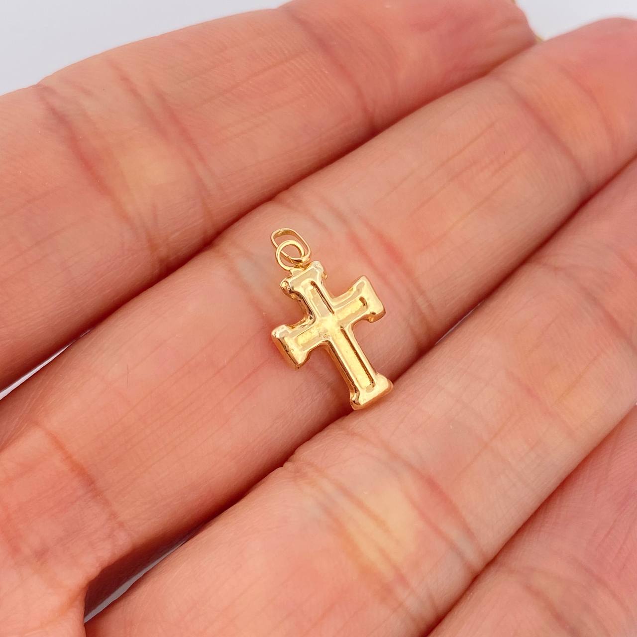 Dije Cruz 0.4gr / 3/4 in / Oro Amarillo 18K %