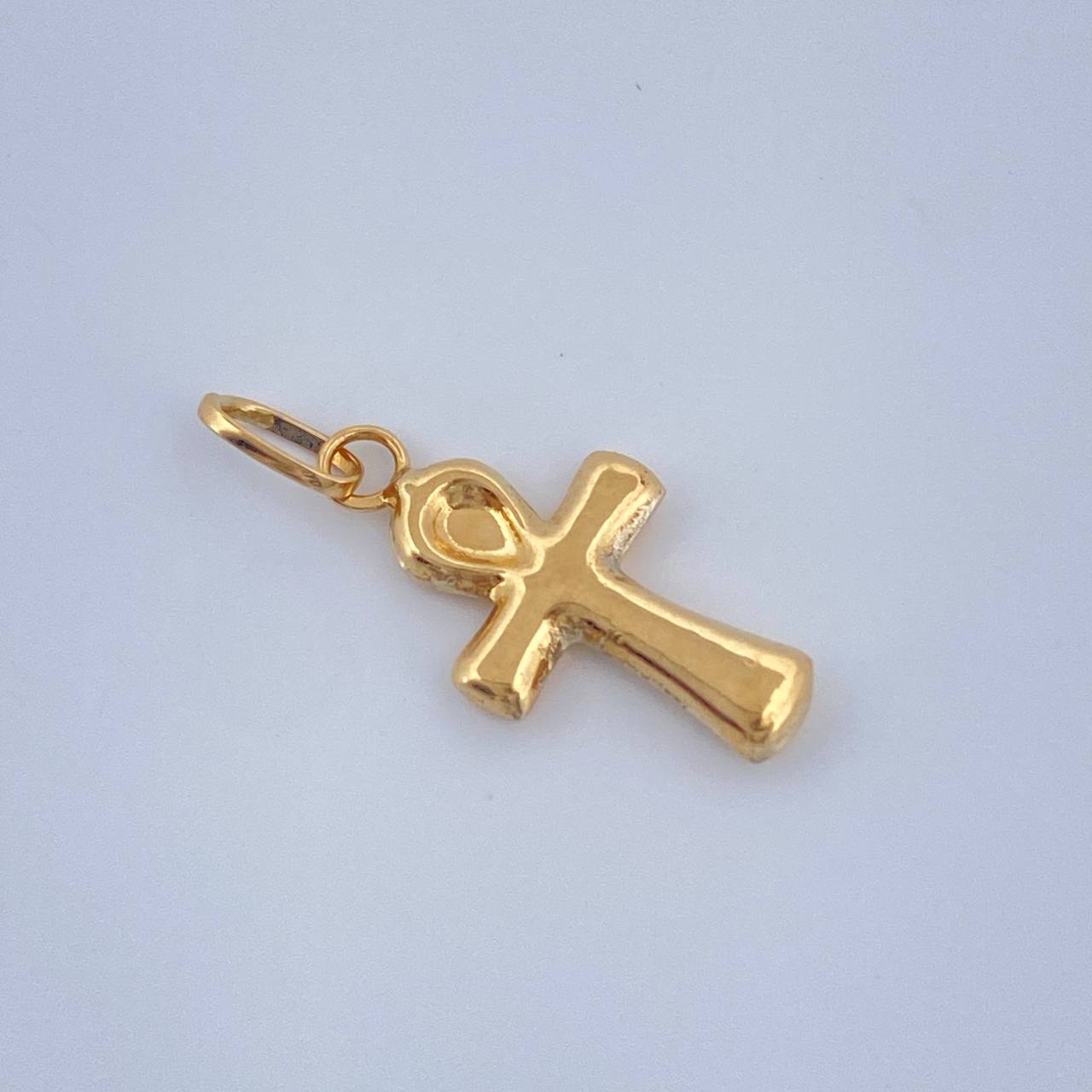 Dije Cruz Egipcia 0.3gr / 3/4 in / Oro Amarillo 18K $