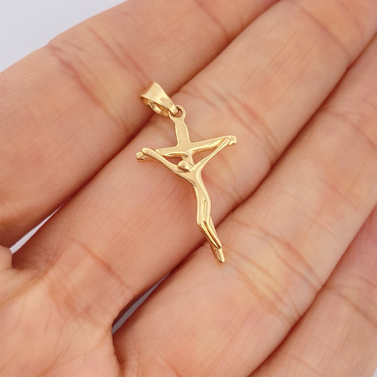 Dije Cruz Cristo 1.2gr / 1 in / Oro Amarillo 18K $